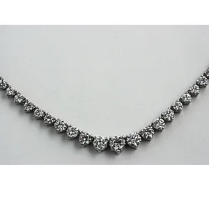 18 Kt White Gold Graduated Diamond Necklace