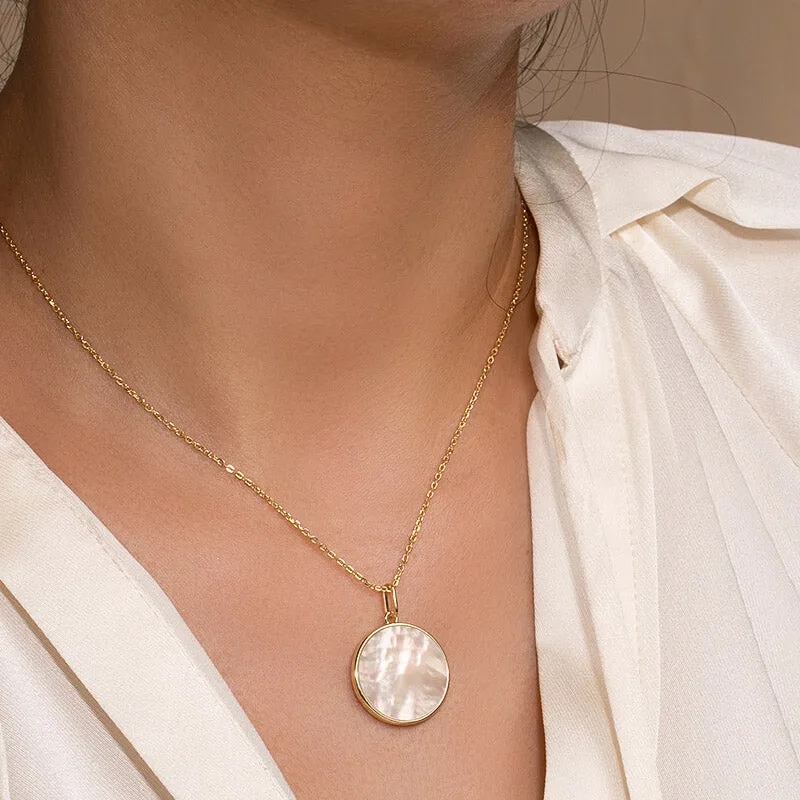 18mm Mother of Pearl Round Pendant Necklace