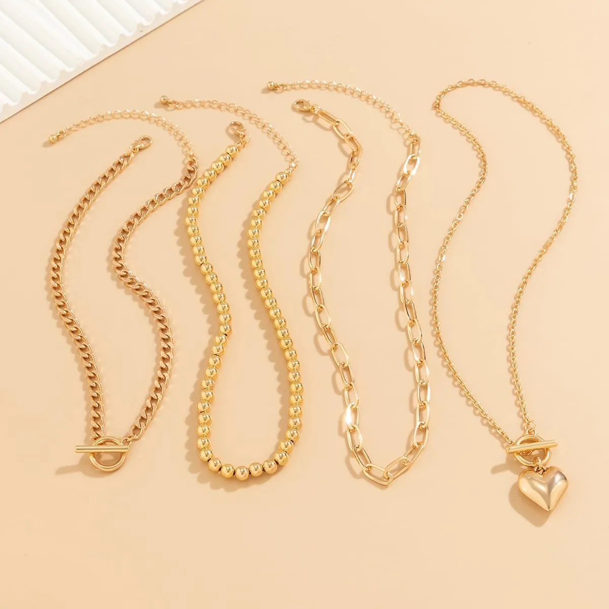4pcs Layered Gold Necklaces Stack for Women Layered Chunky Gold Necklaces Herringbone Paperclip Chain Necklace Retro Coin Peach Heart Star Pendant Dainty Cuban Chain Toggle Clasp Jewelry Gifts for Women