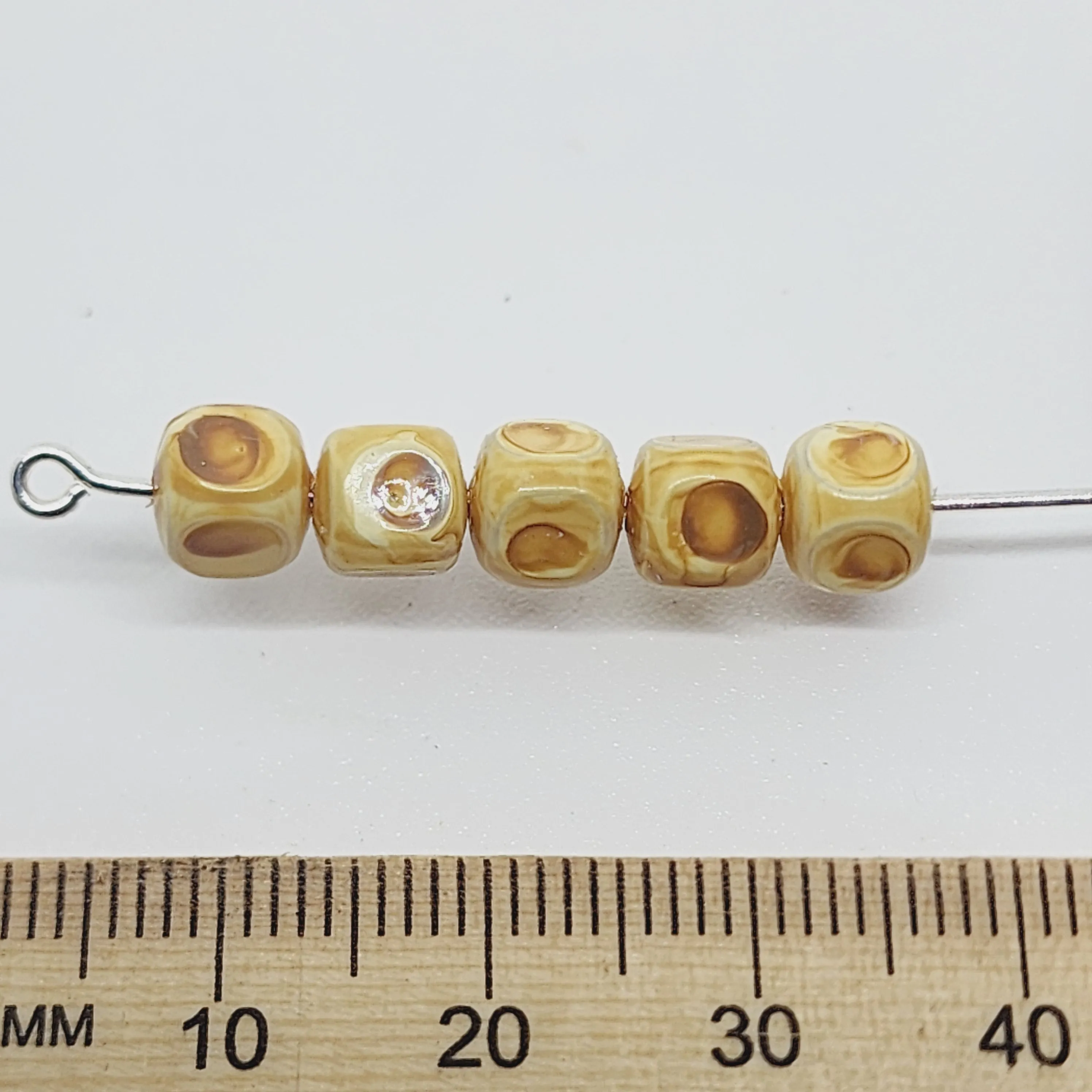 6mm Cube (50) - Cream - Vintage Wood Veneer Marbled Effect Beads