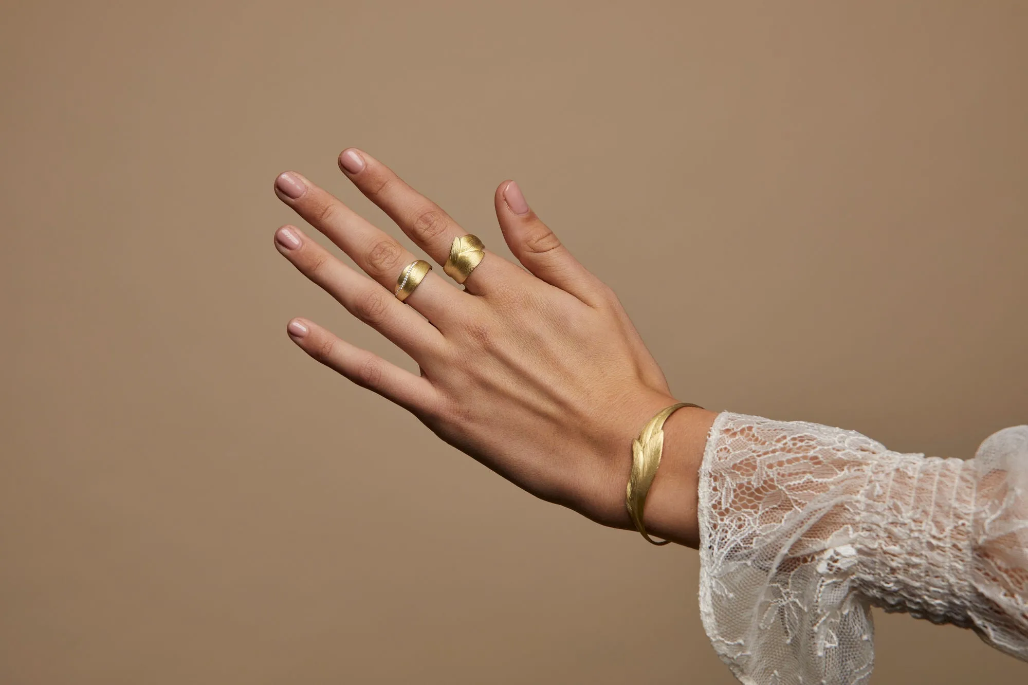 Aura 18K Gold Bangle