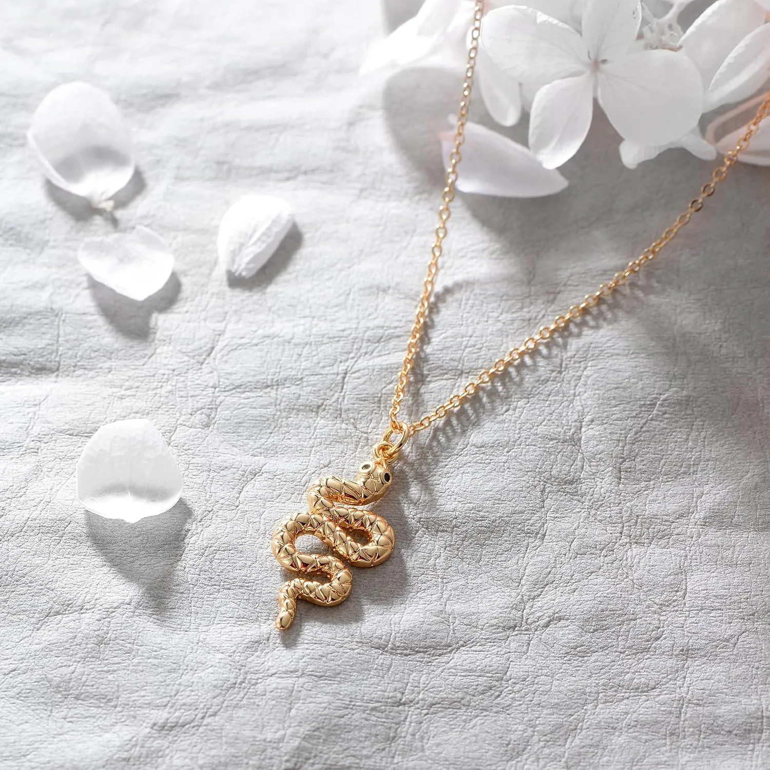 Bemoly Coin Pendant Necklaces for Women, 14K Gold Plated Chain Choker Hammered Coin Bar Dainty Y Pendant Long Necklace Simple Costume Jewelry