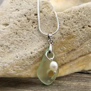 BESHEEK Mint Green Seaglass with Heart and Freshwater Pearl Pendant Necklace? Handmade Hypoallergenic Boho Beach Gala Wedding Style Fashion Jewelry