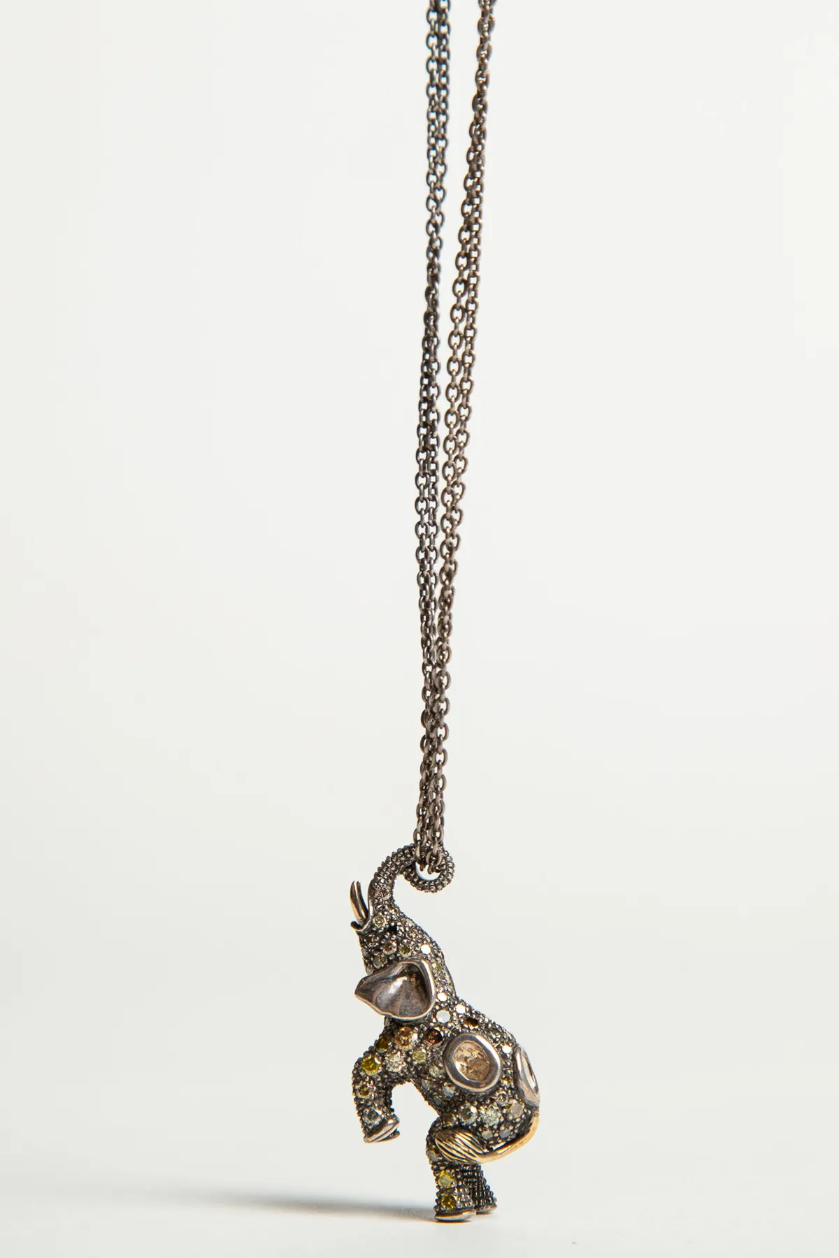 BIBI VAN DER VELDEN | MULTI STONE ELEPHANT PENDANT