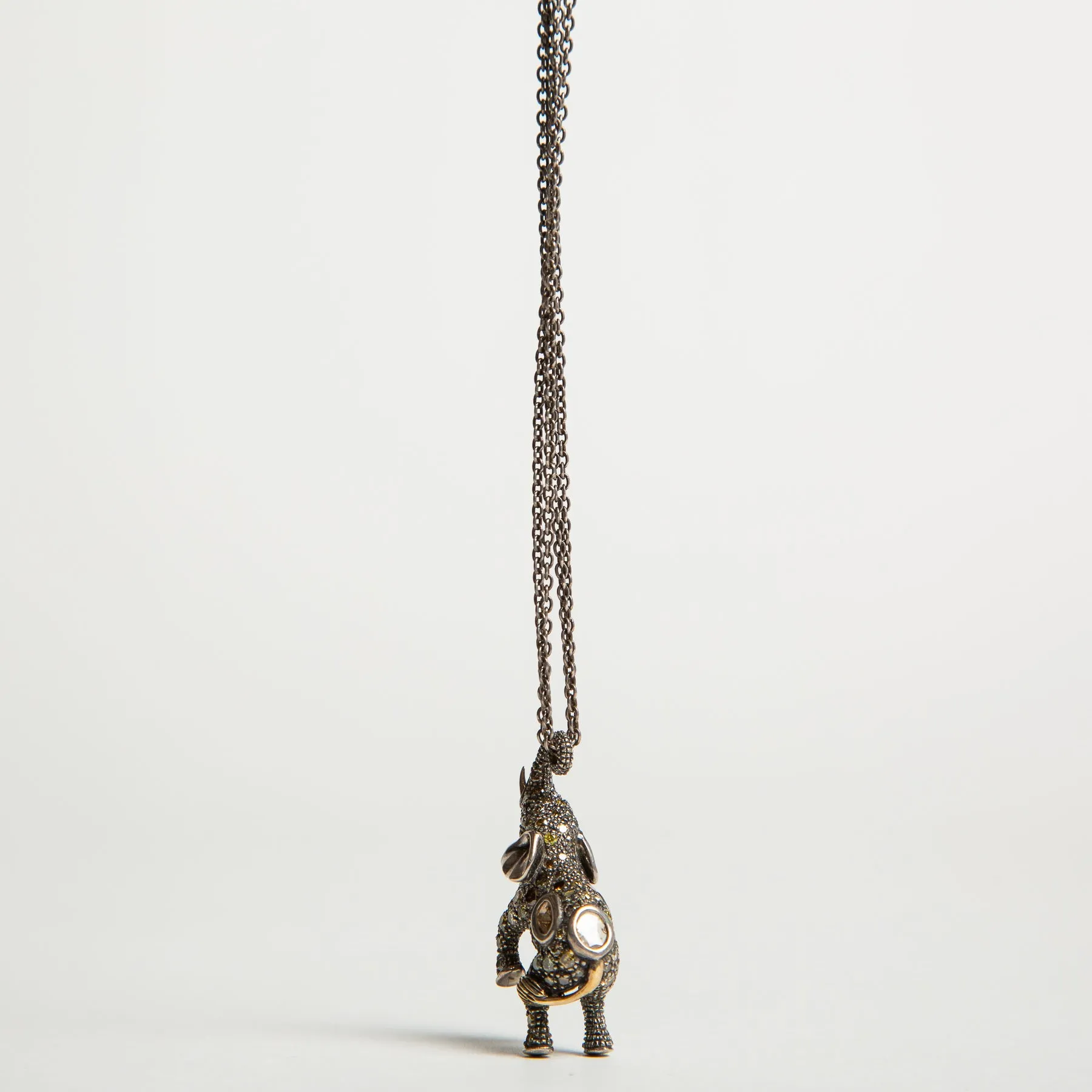 BIBI VAN DER VELDEN | MULTI STONE ELEPHANT PENDANT