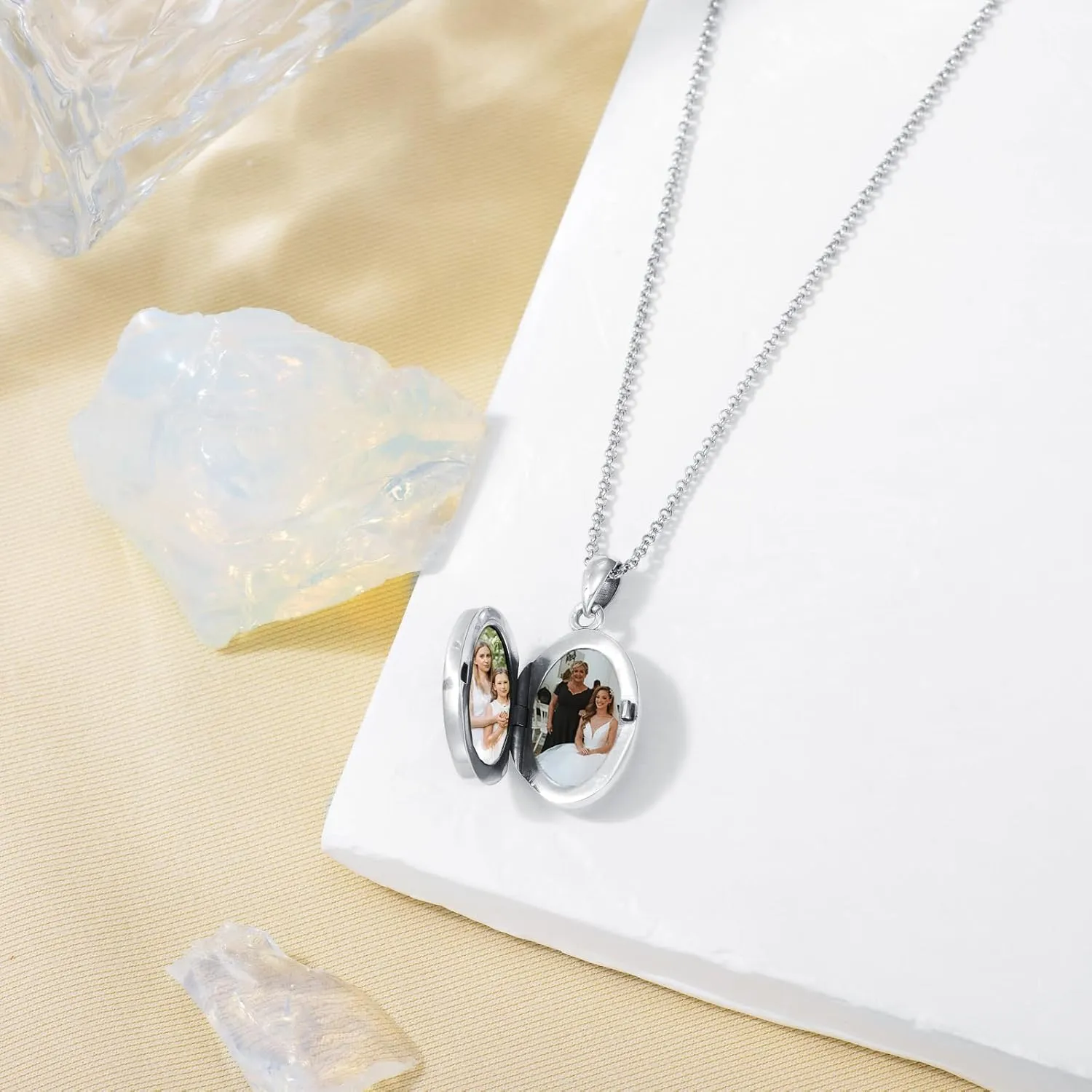 Birth Flower Photo Locket Necklace 925 Sterling Silver 12 Month Locket Necklace with Picture Birth Flower Photo Jewelry Gifts for Women Mother Mom Daughter