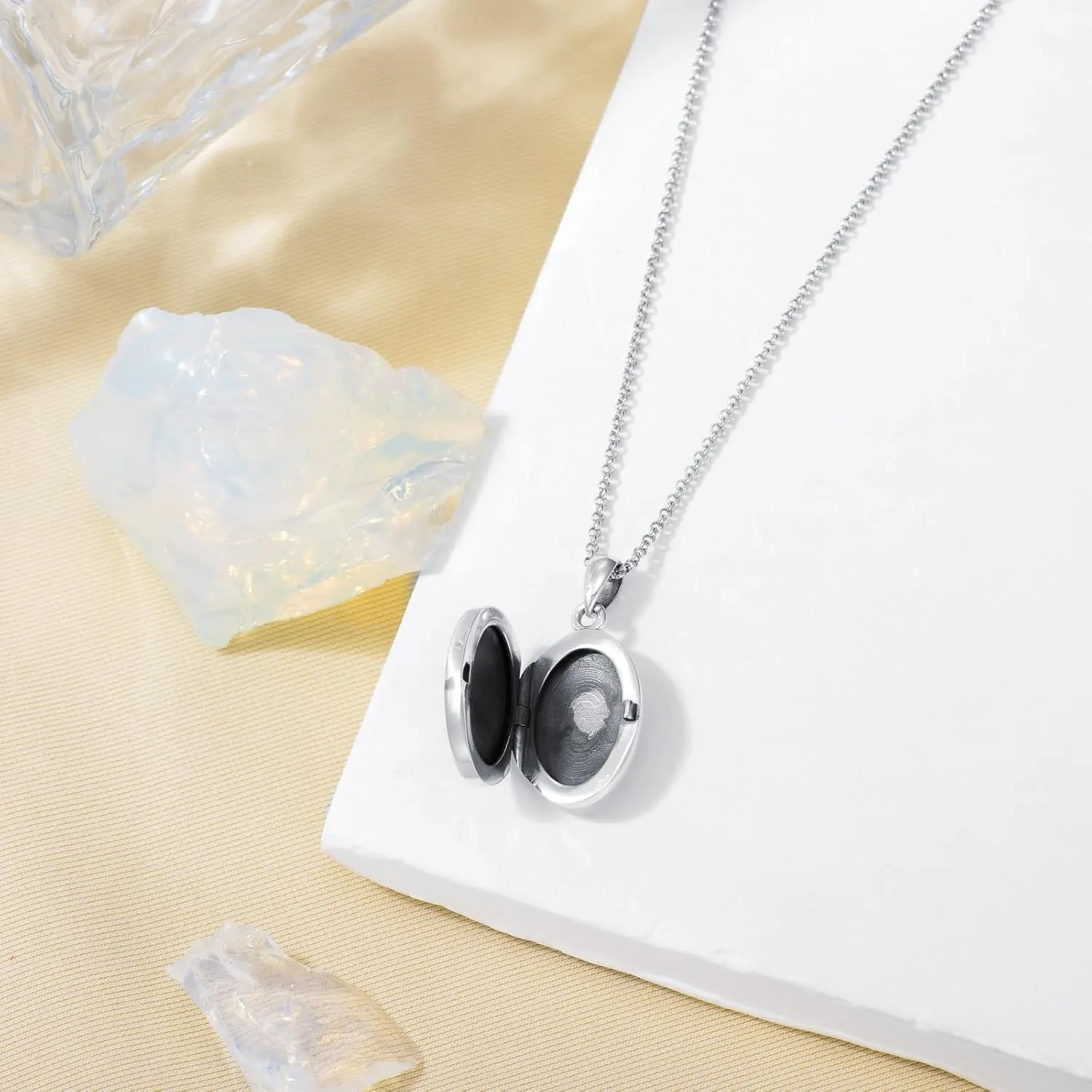 Birth Flower Photo Locket Necklace 925 Sterling Silver 12 Month Locket Necklace with Picture Birth Flower Photo Jewelry Gifts for Women Mother Mom Daughter