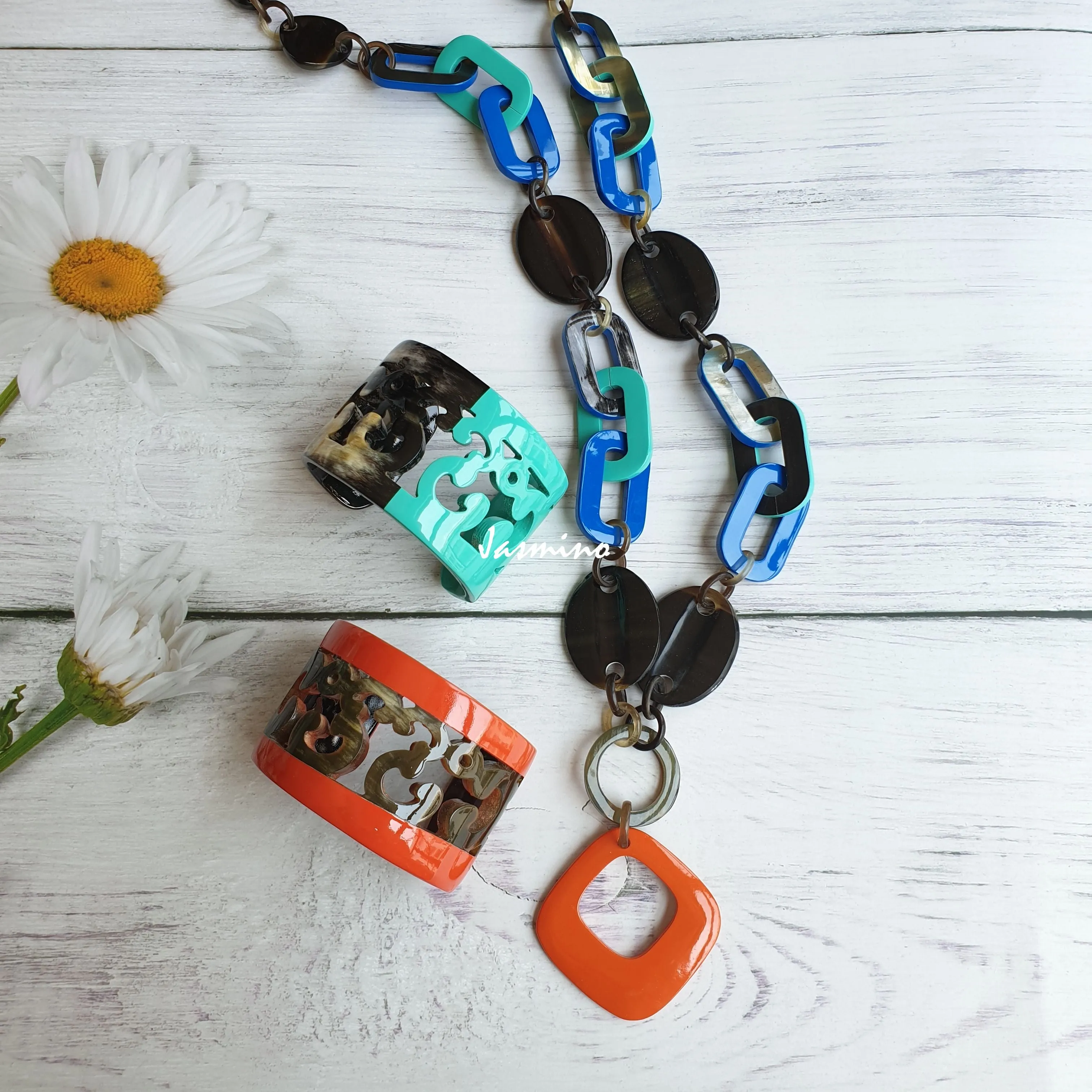 Breathtaking Trendy Necklace J18143, Made by Buffalo Horn and Lacquer