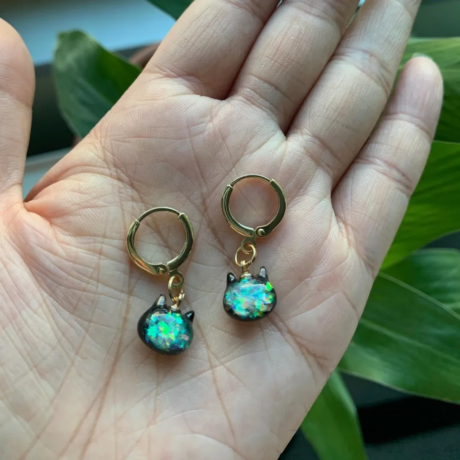 Candy Cat Huggie Earrings – Blue