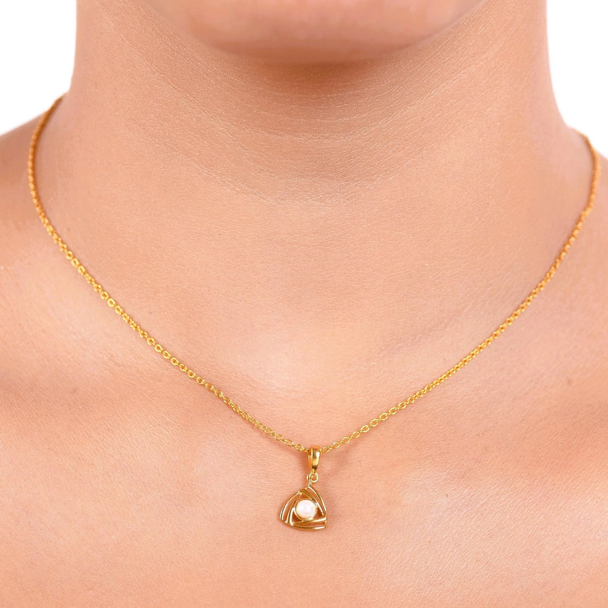 Chic Triangular Pearl Silver Necklace - From Purl
