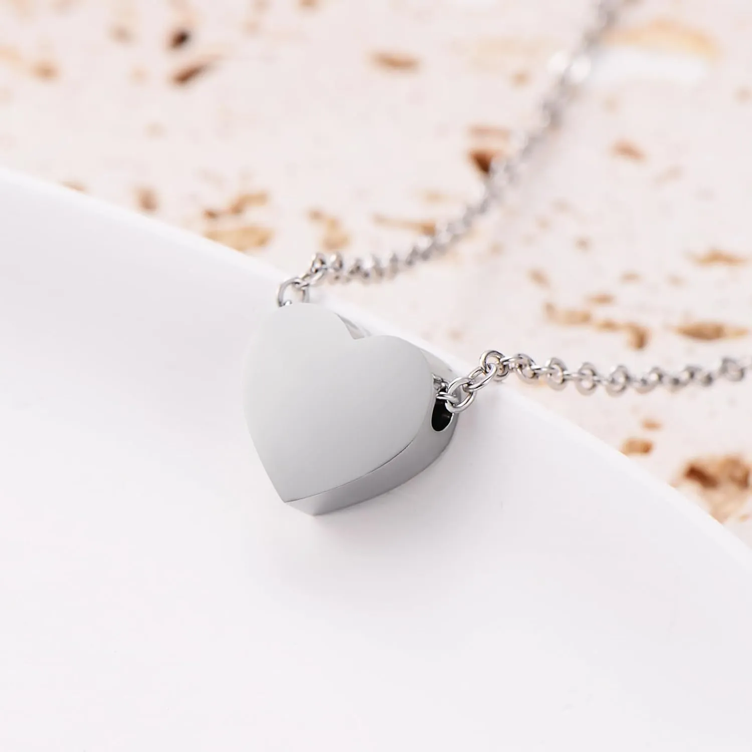 Christmas Gifts for Women,Heart Necklace ，Gold Necklaces for women，Cute Dainty Love Pendant Necklace for Women, Ladies Silver Necklaces