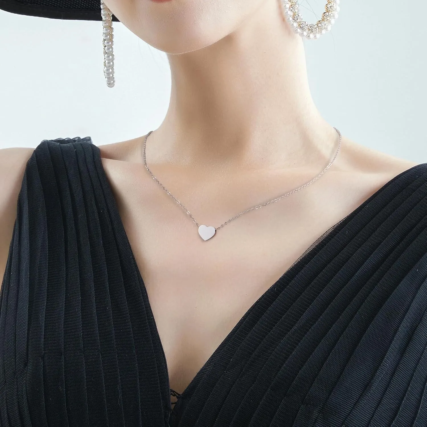 Christmas Gifts for Women,Heart Necklace ，Gold Necklaces for women，Cute Dainty Love Pendant Necklace for Women, Ladies Silver Necklaces