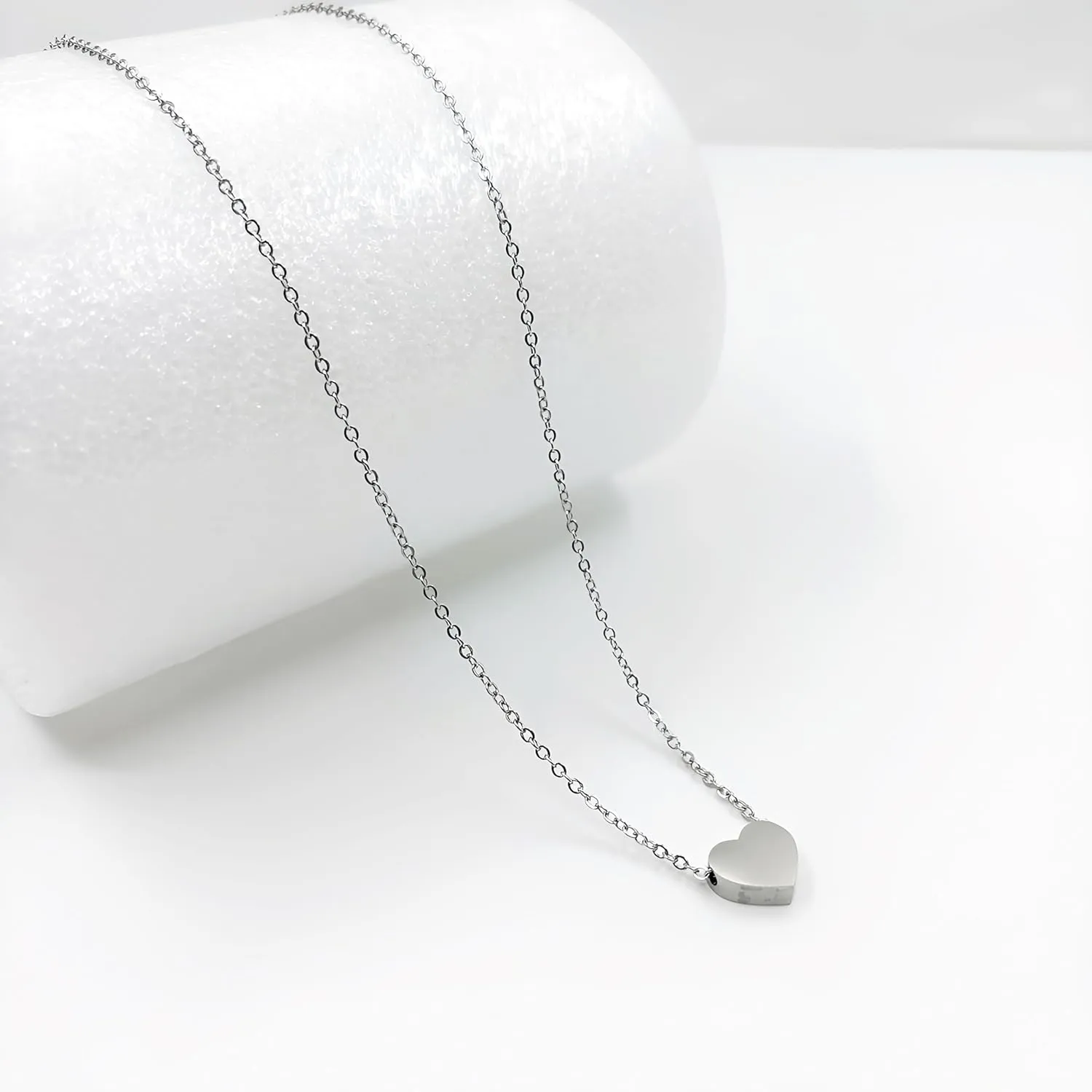 Christmas Gifts for Women,Heart Necklace ，Gold Necklaces for women，Cute Dainty Love Pendant Necklace for Women, Ladies Silver Necklaces