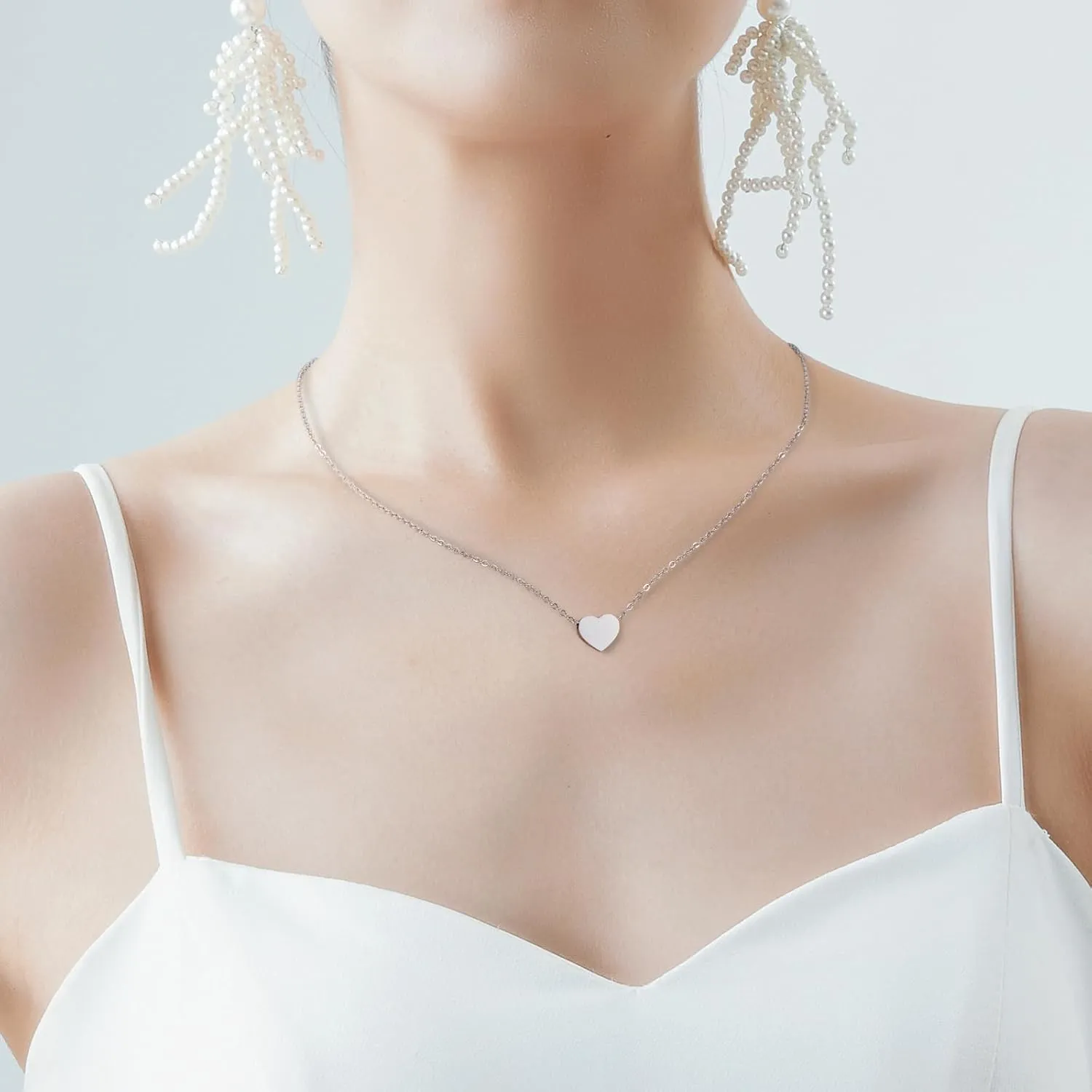 Christmas Gifts for Women,Heart Necklace ，Gold Necklaces for women，Cute Dainty Love Pendant Necklace for Women, Ladies Silver Necklaces