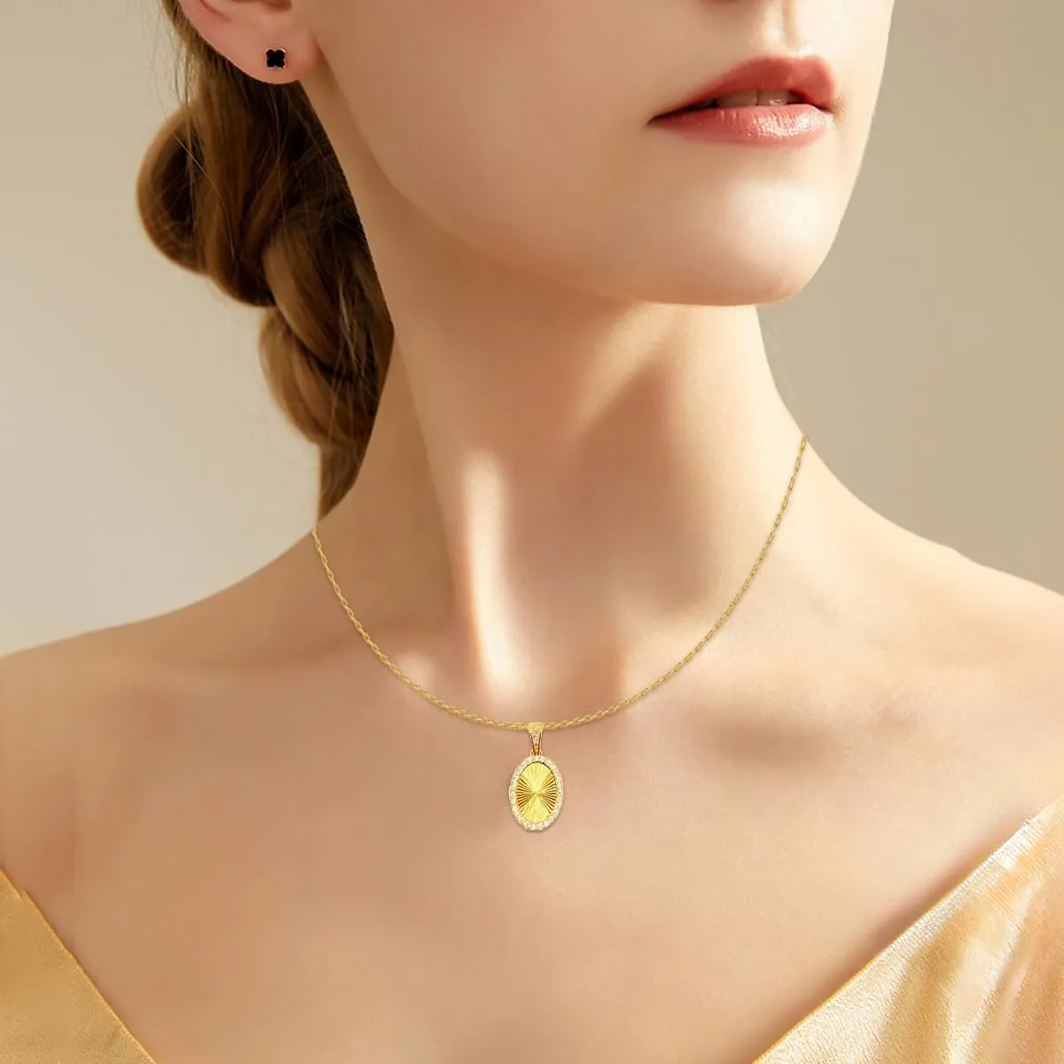 Christmas Gifts for Women，Women's Pendant Necklace, 18K Gold Diamond Necklace，Women's Simple Gold Necklace, Gold Fashion Gift，Gold Round Necklace, Gold Oval Necklace