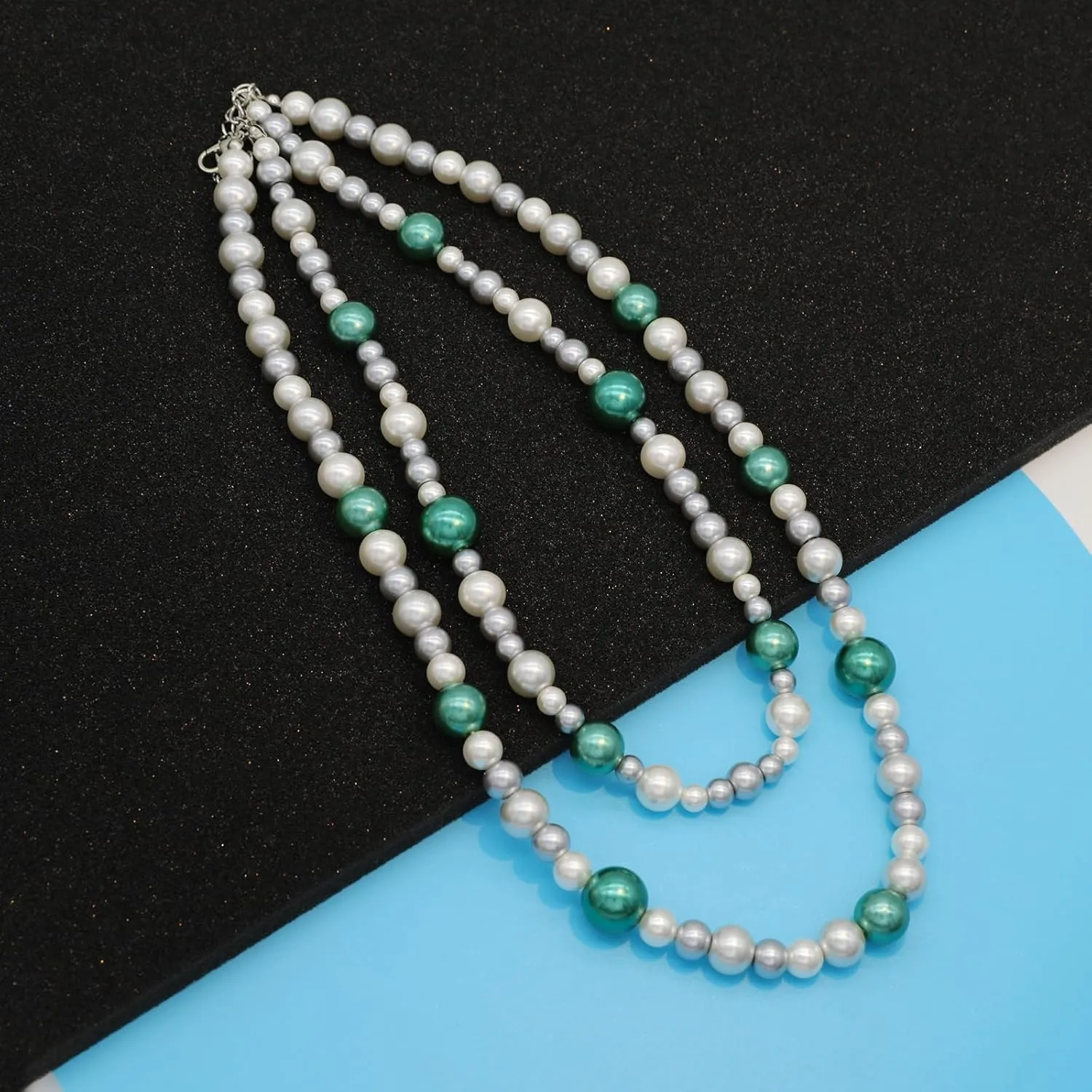 Chunky and Chic Rhinestone Faux Pearl Statement Twist Choker Necklace for Women with Colorful Handcrafted Elegence in Zinc Alloy Chain