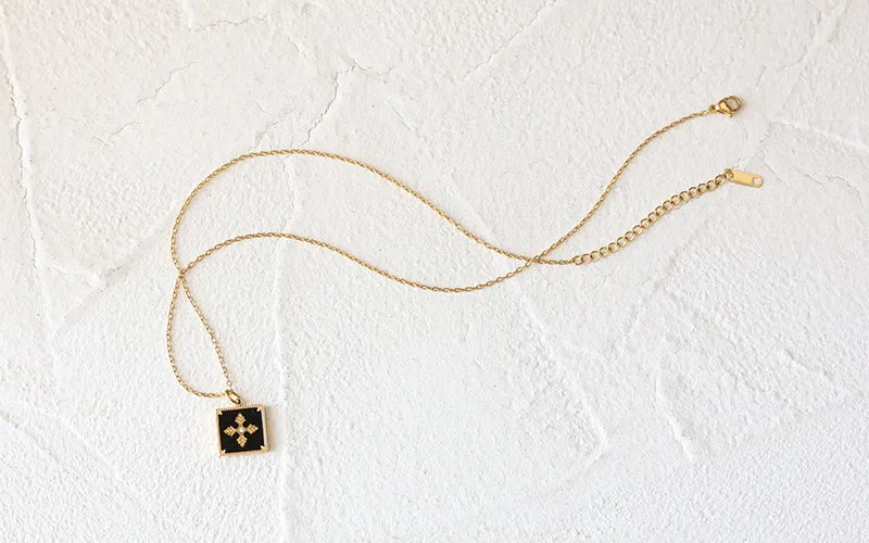 Elegant Gold-Plated Square Pendant Necklace with Embossed Snowflake Design