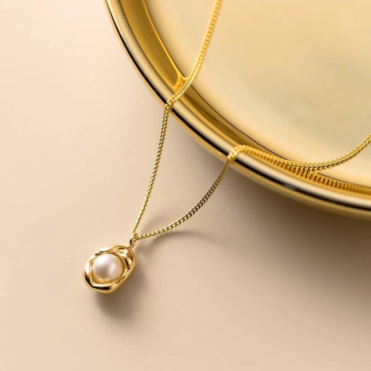 Elegant Pearl Pendant Necklace Single Pearl Necklace Pendant Gold Necklaces for Women
