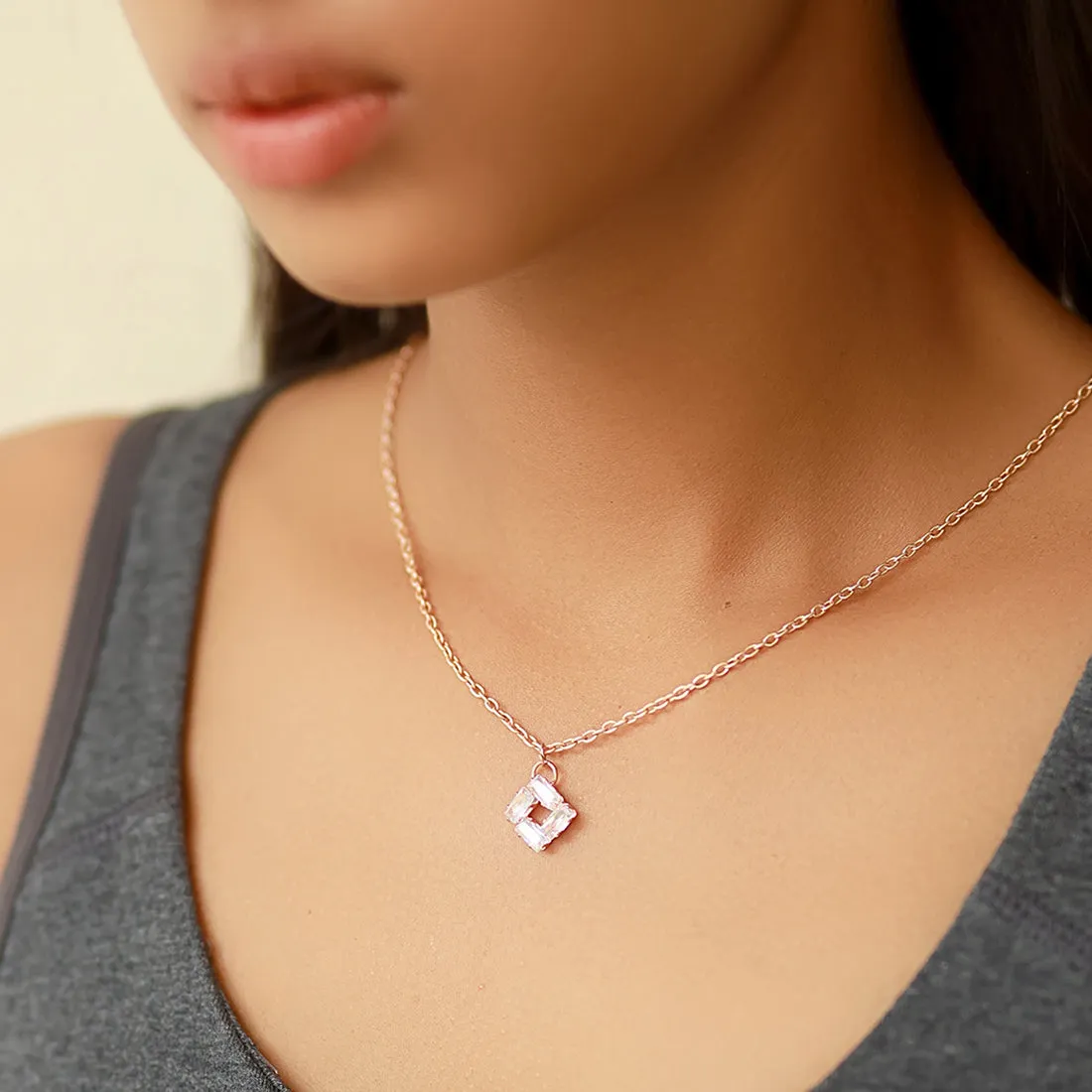 Elegant Rose Gold Diamonti Necklace
