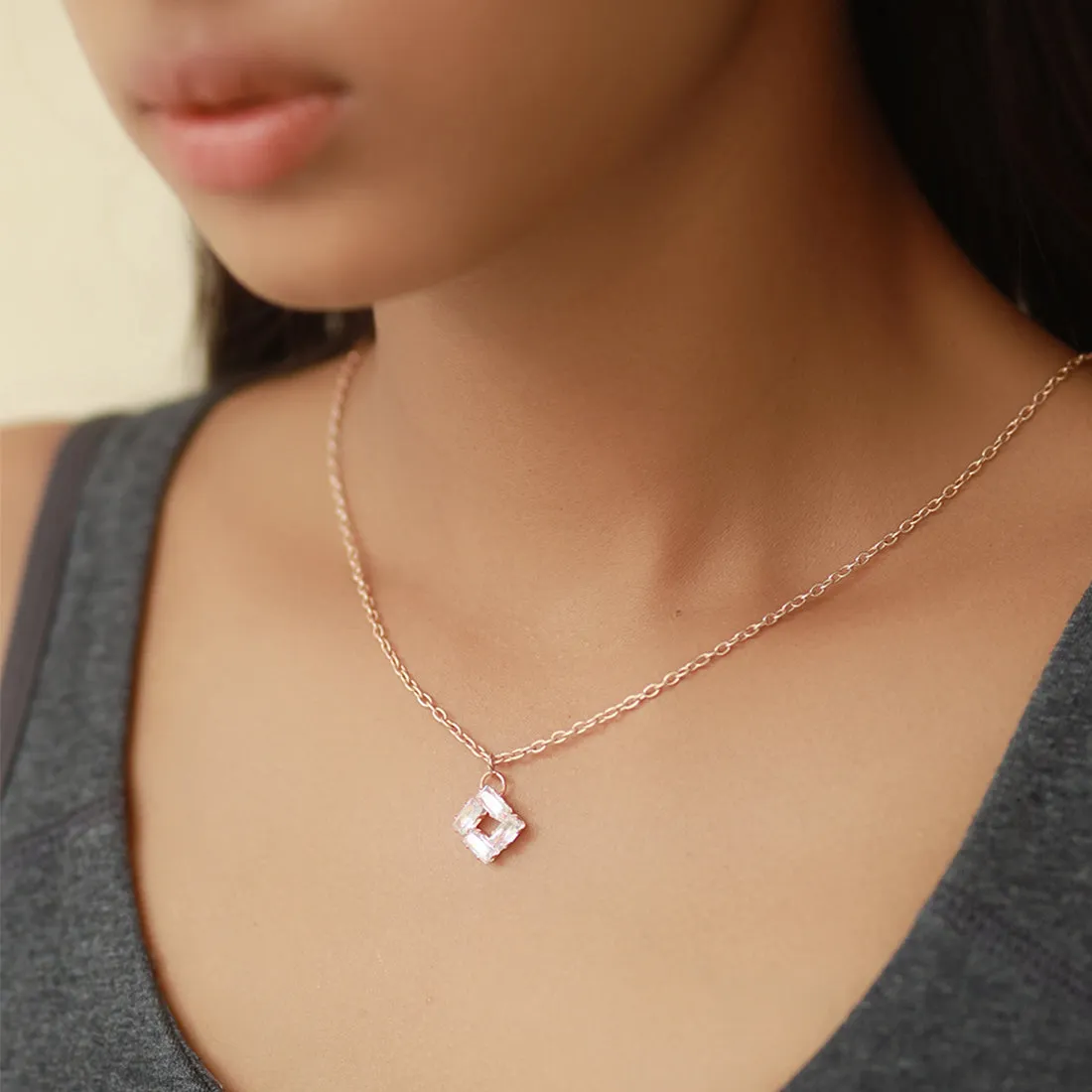 Elegant Rose Gold Diamonti Necklace