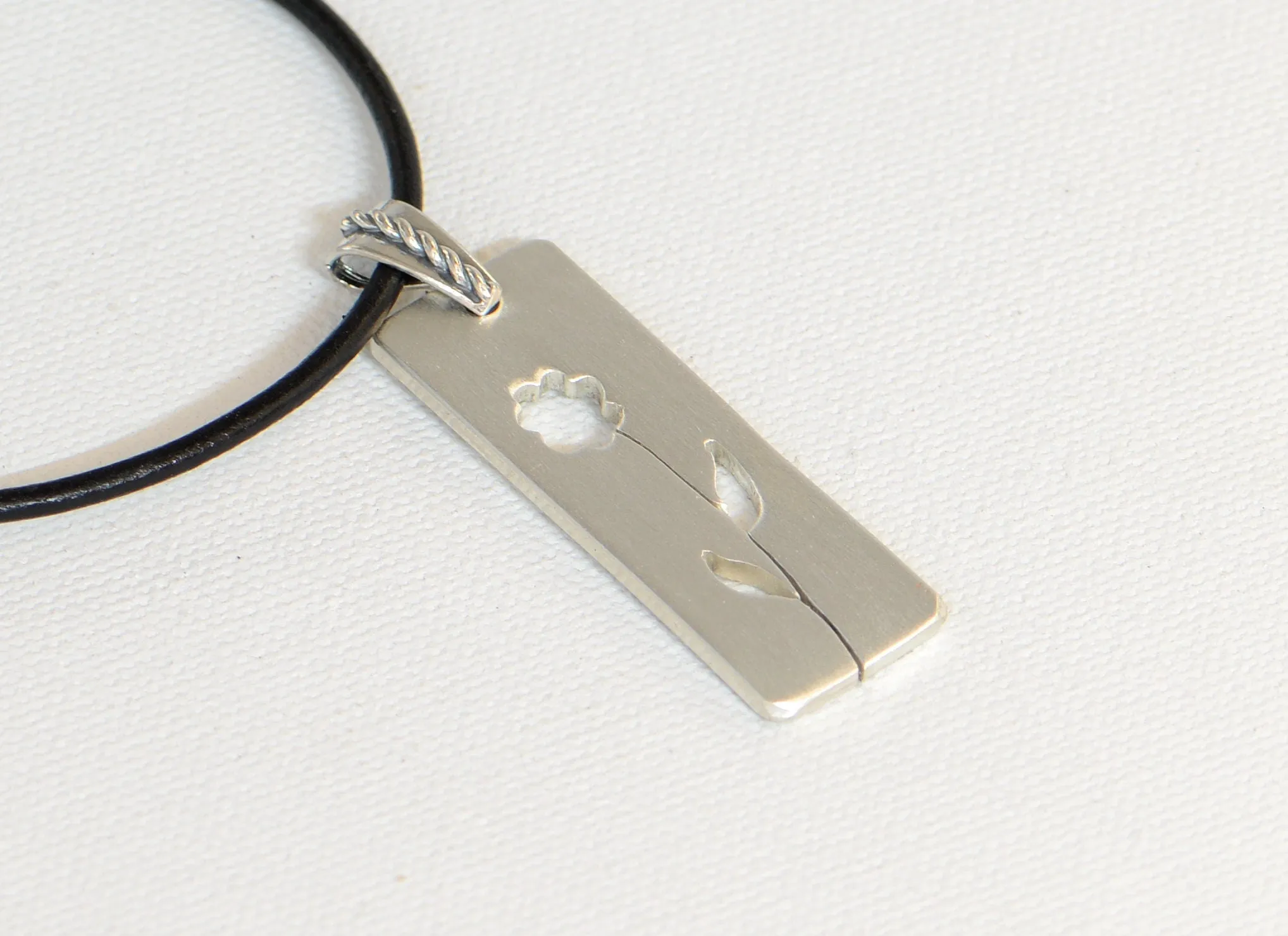 Elegant simple sterling silver flower necklace