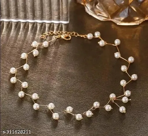 Elite Charming Women Necklaces &amp; Chains - Gold Plated Alloy Bib Necklace