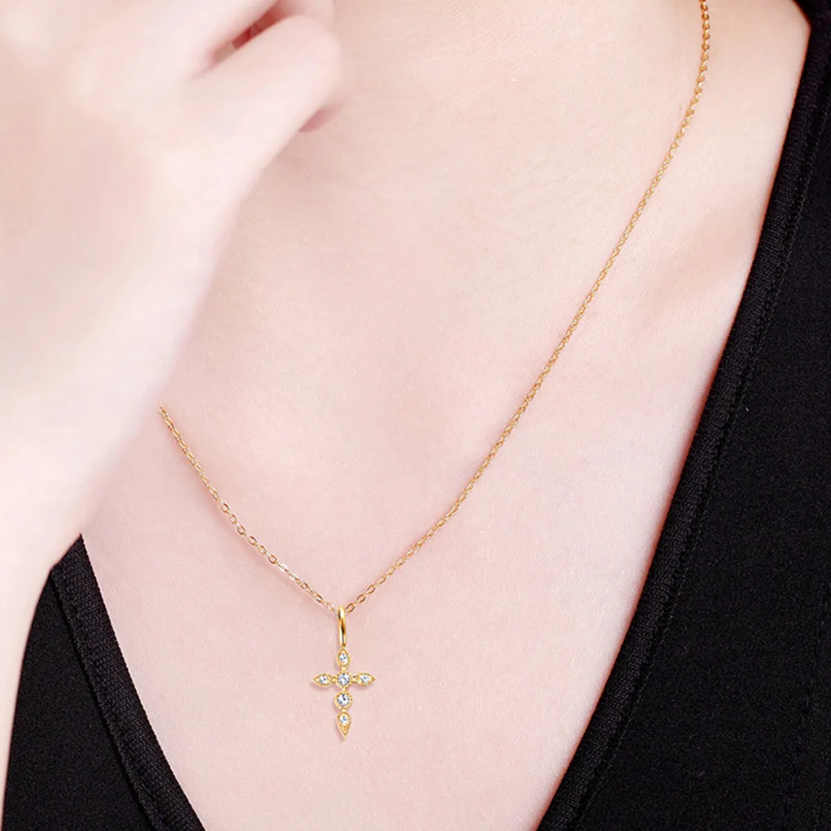 Faith and Brilliance: 925 Sterling Silver Moissanite Cross Pendant Necklace