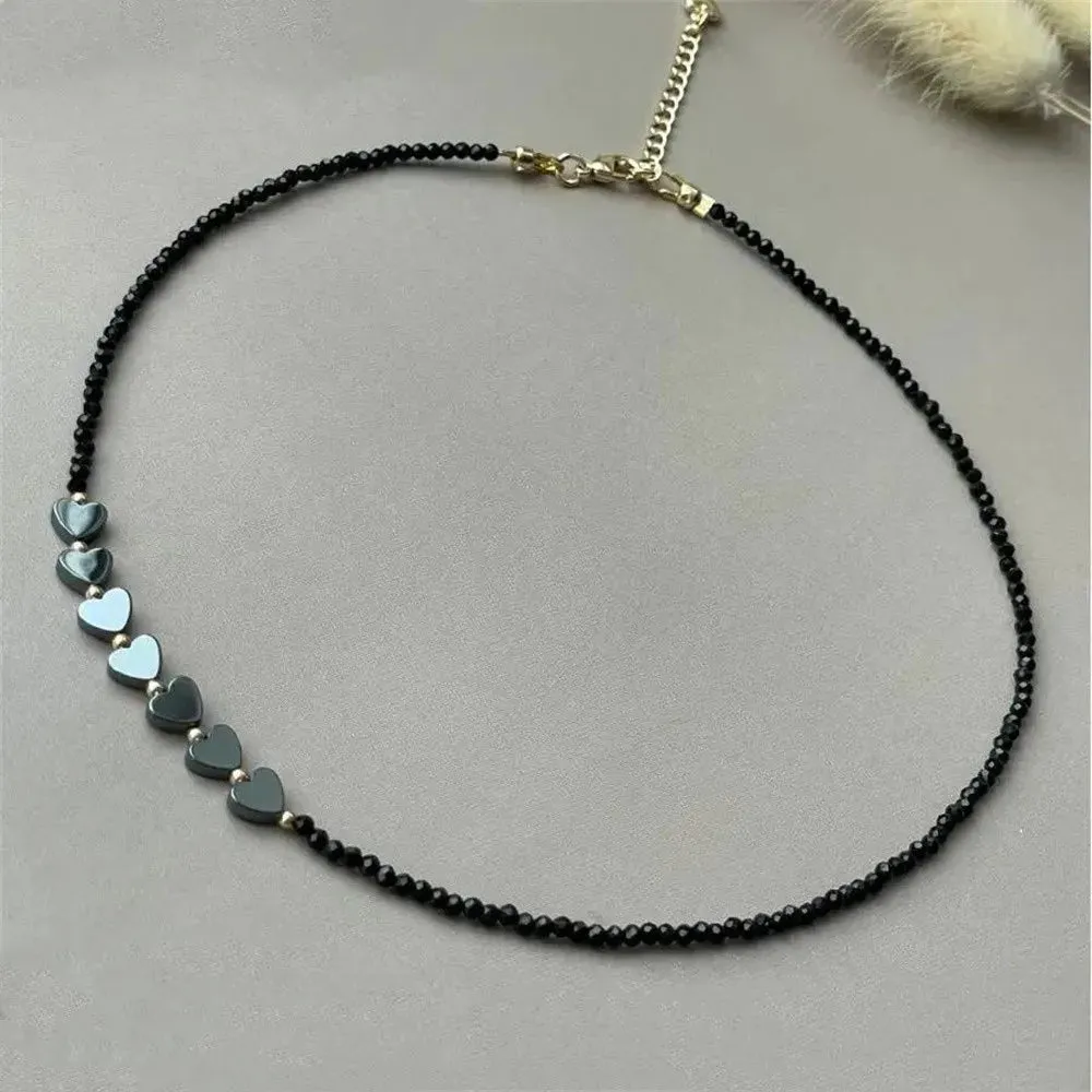 Fashionable Minimalist Black Gallstone Heart-Shaped Necklace for Women