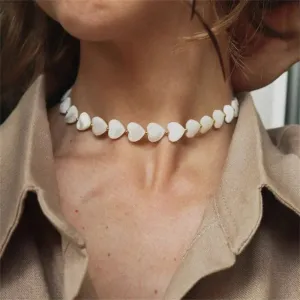 Fashionable Minimalist Black Gallstone Heart-Shaped Necklace for Women