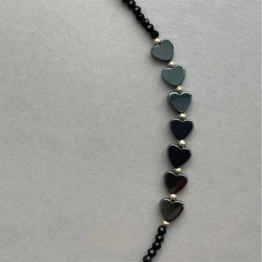 Fashionable Minimalist Black Gallstone Heart-Shaped Necklace for Women