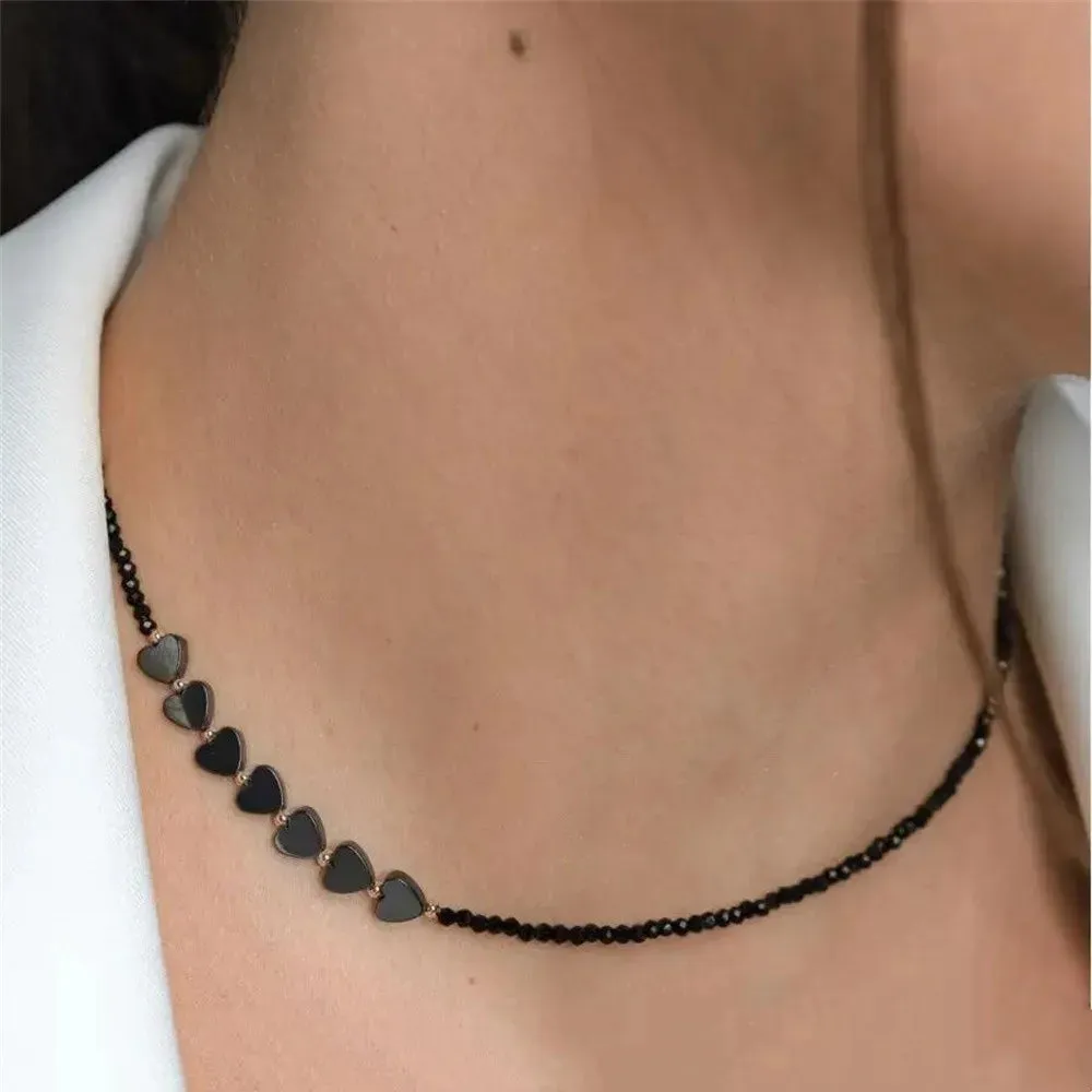 Fashionable Minimalist Black Gallstone Heart-Shaped Necklace for Women