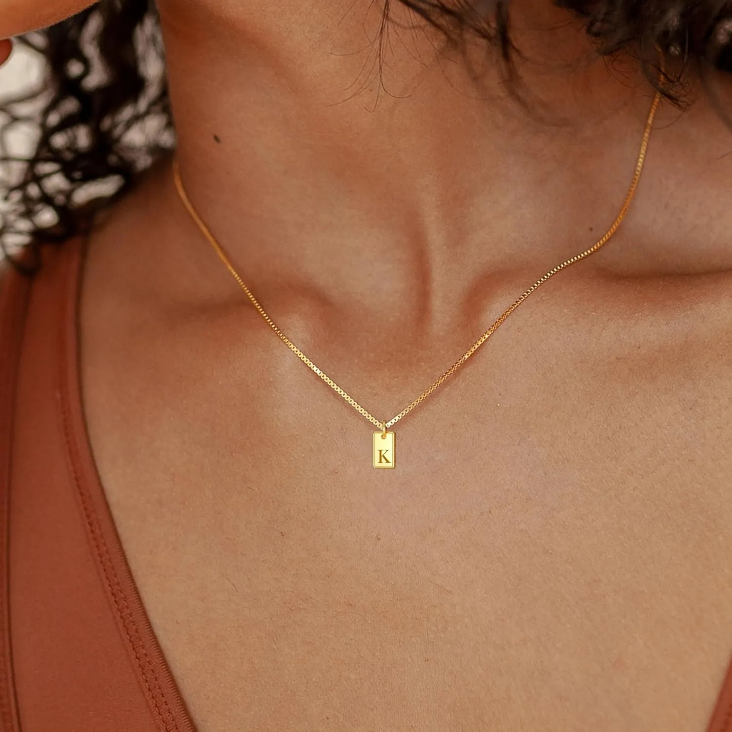 Gold Initial Necklaces for Women, Dainty Trendy Gold Letter Necklace 14k Gold Pendant Necklace Cute Choker Necklace Simple Personalized Name Necklace Gold Jewelry Necklace for Gift