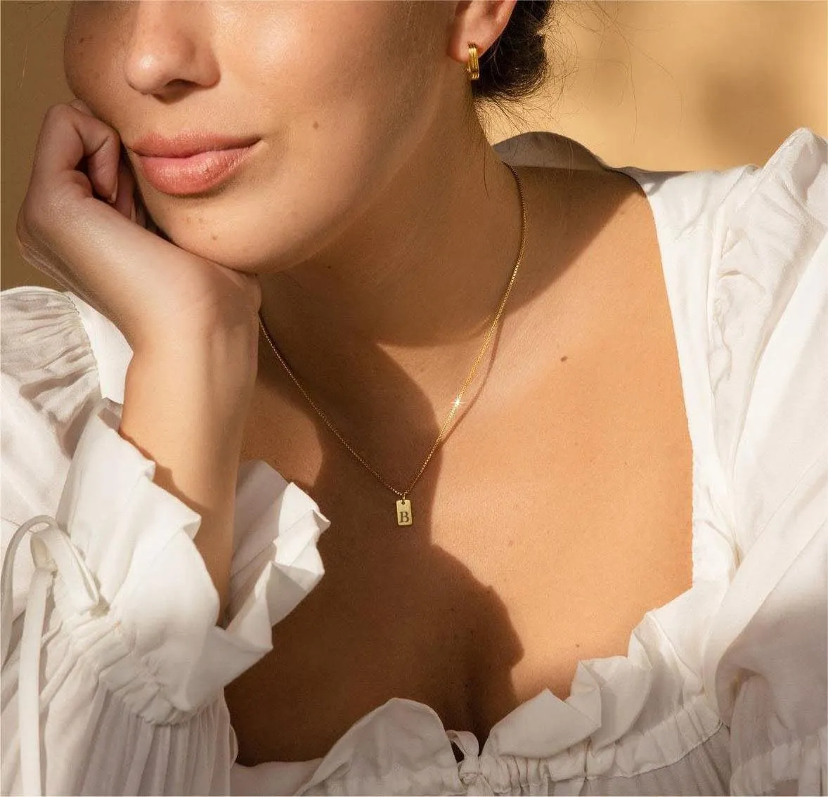 Gold Initial Necklaces for Women, Dainty Trendy Gold Letter Necklace 14k Gold Pendant Necklace Cute Choker Necklace Simple Personalized Name Necklace Gold Jewelry Necklace for Gift