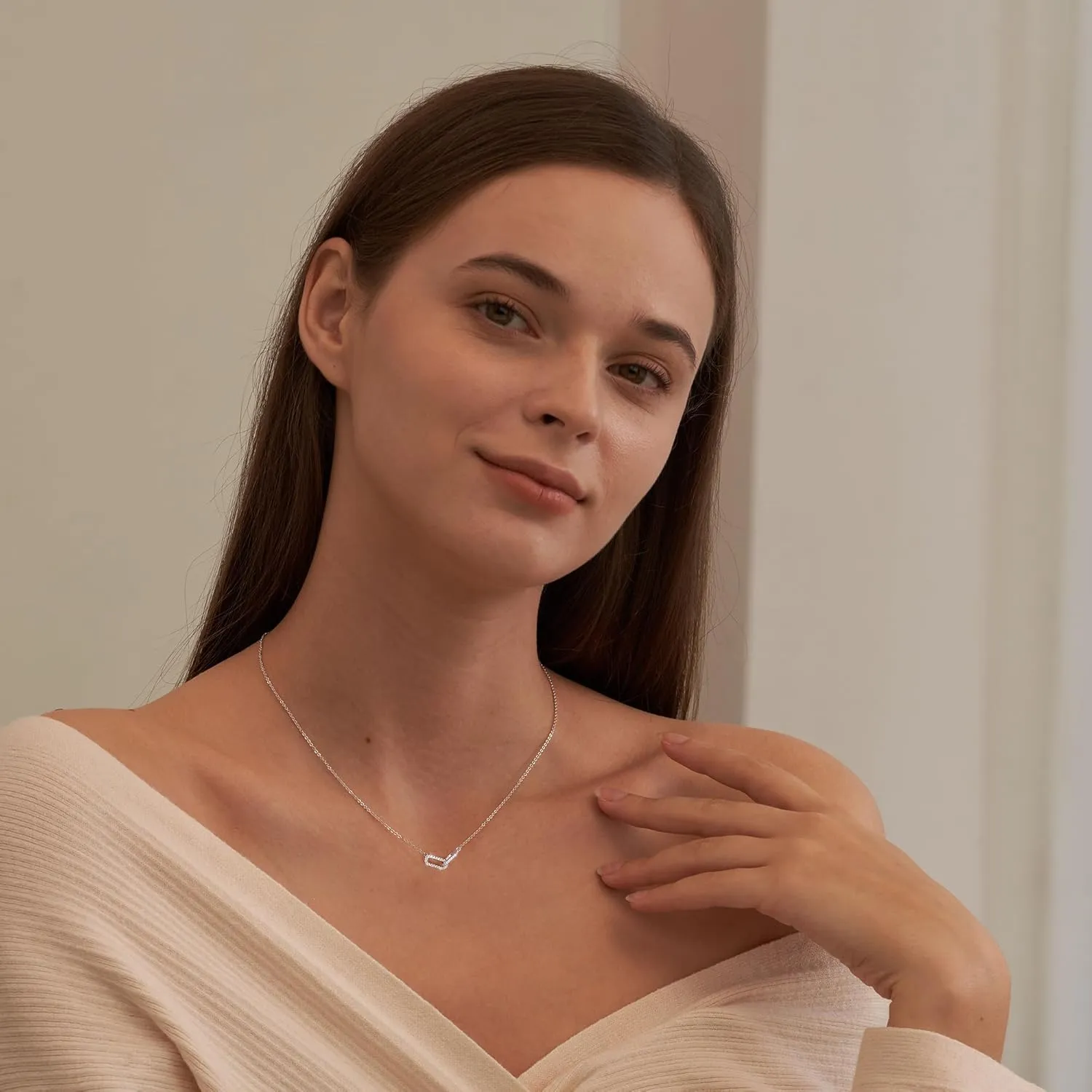Gold Pendant Necklace for Women, Dainty Diamond Necklaces for Women Simple 14K Gold Plated Paperclip Choker Necklaces Cute Minimalist Open Oval Necklaces Gold Jewelry for Women Gifts