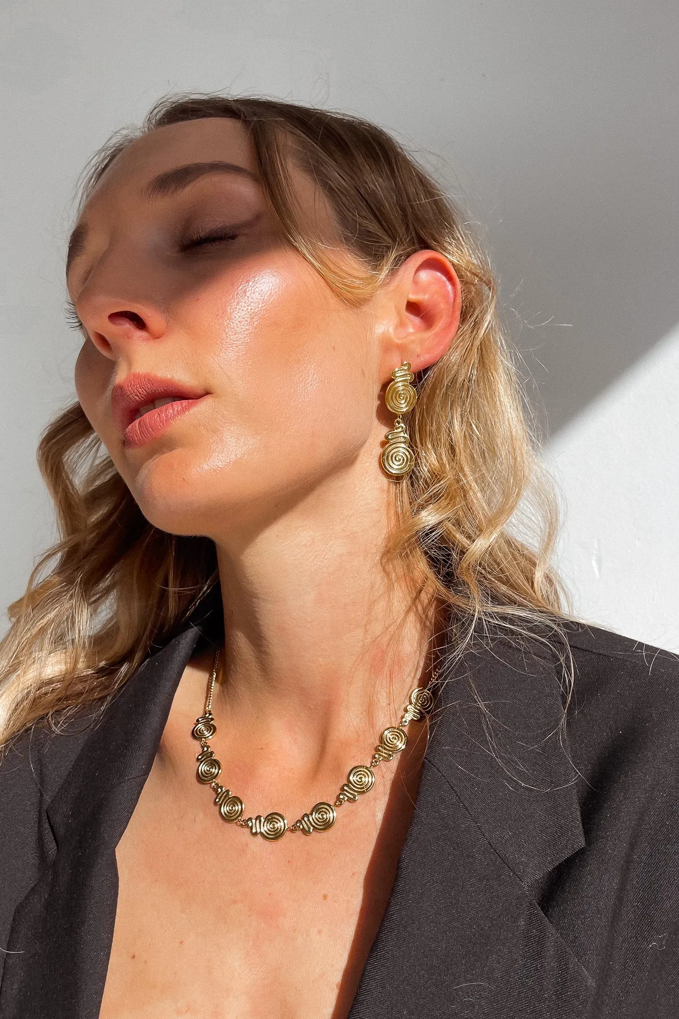 GOLDEN SPIRAL STATEMENT NECKLACE GOLD