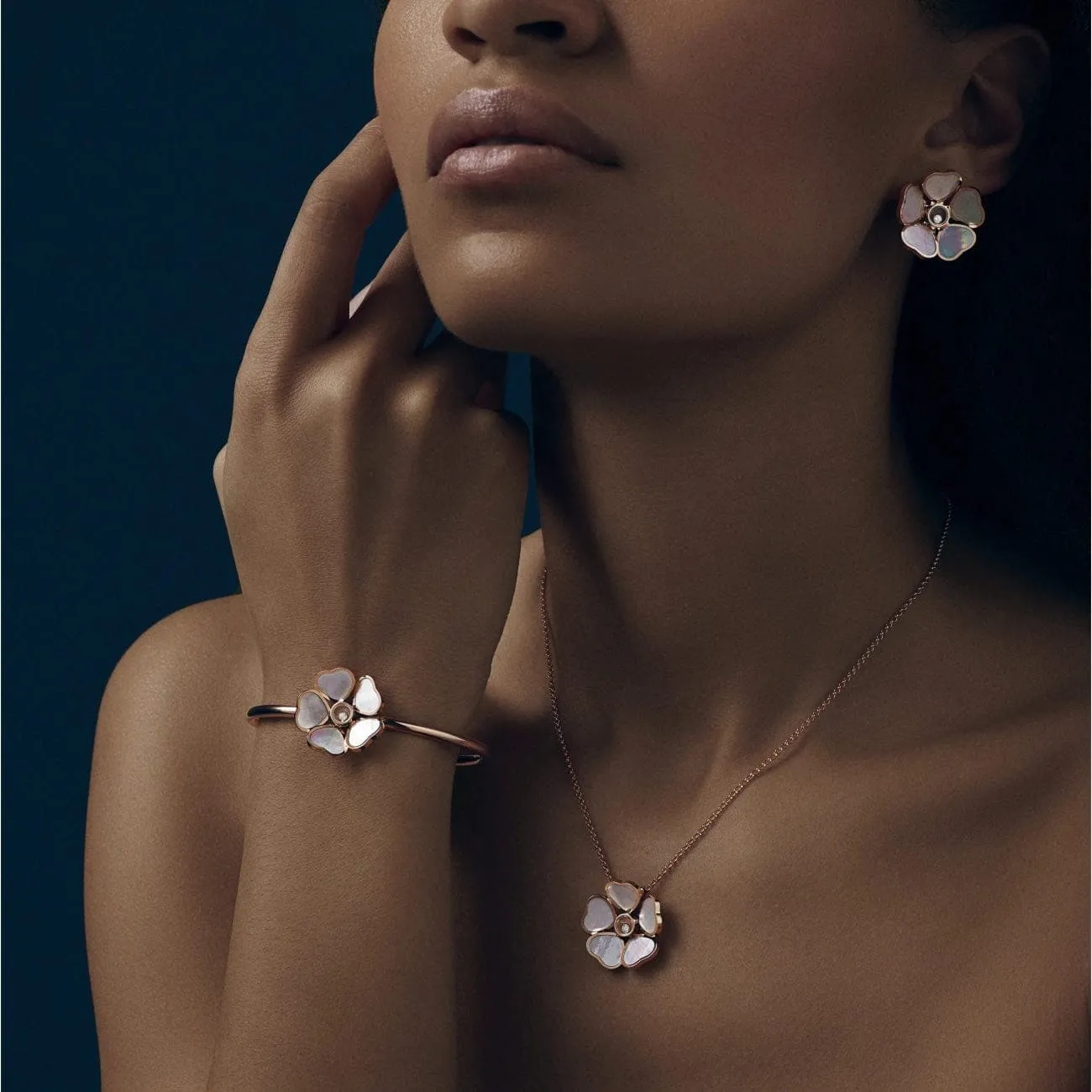 HAPPY HEARTS FLOWERS PENDANT, ROSE GOLD, DIAMOND