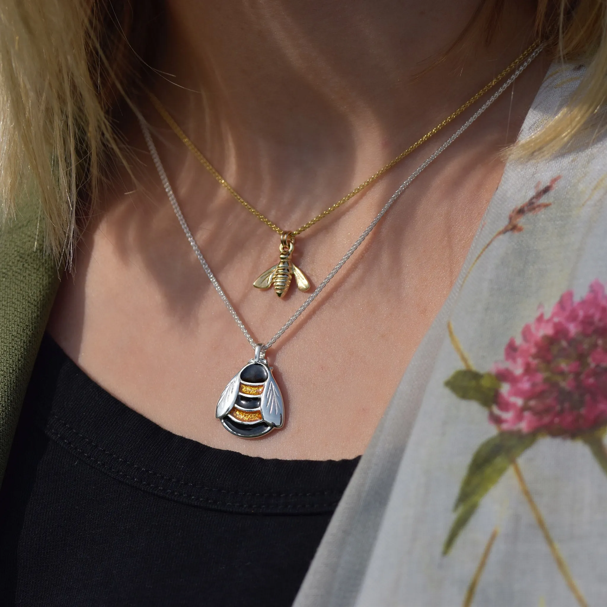 Honeybee Small Pendant in 9ct Yellow Gold