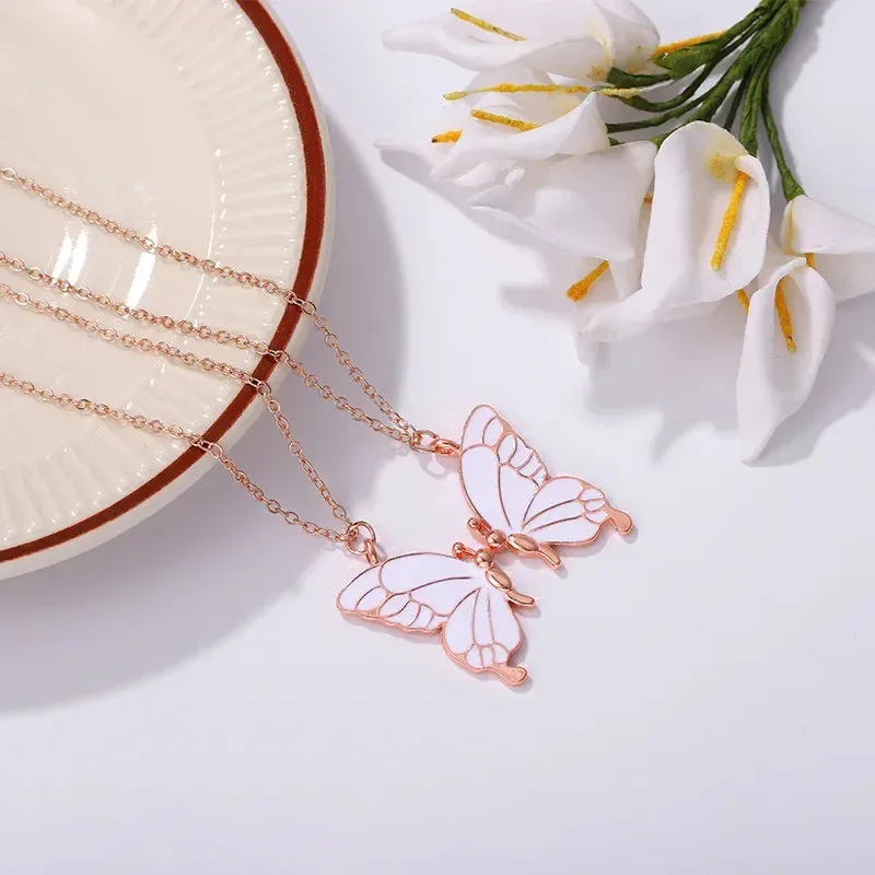 Lady glams 2PCS Best Friend Butterfly Necklaces - Trendy Pendant Necklaces for Dynamic Duos and Long-Distance Connections