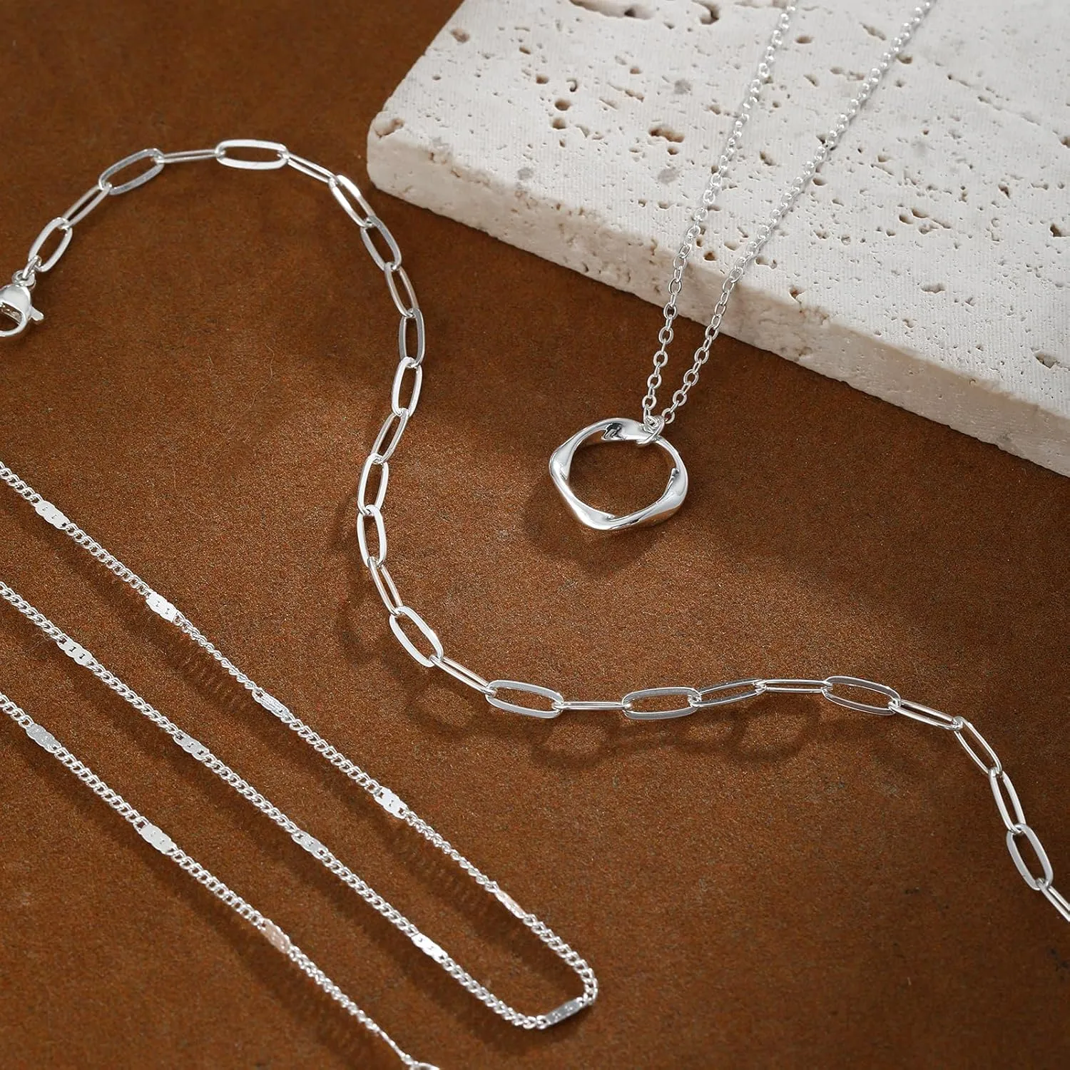Layered Gold/Silver Necklaces for Women，Stackable 14K Gold/Silver Plated Choker Chain Necklace Simple Layering Stack Pendant Necklaces for Women Trendy Gold Set Jewelry for Women