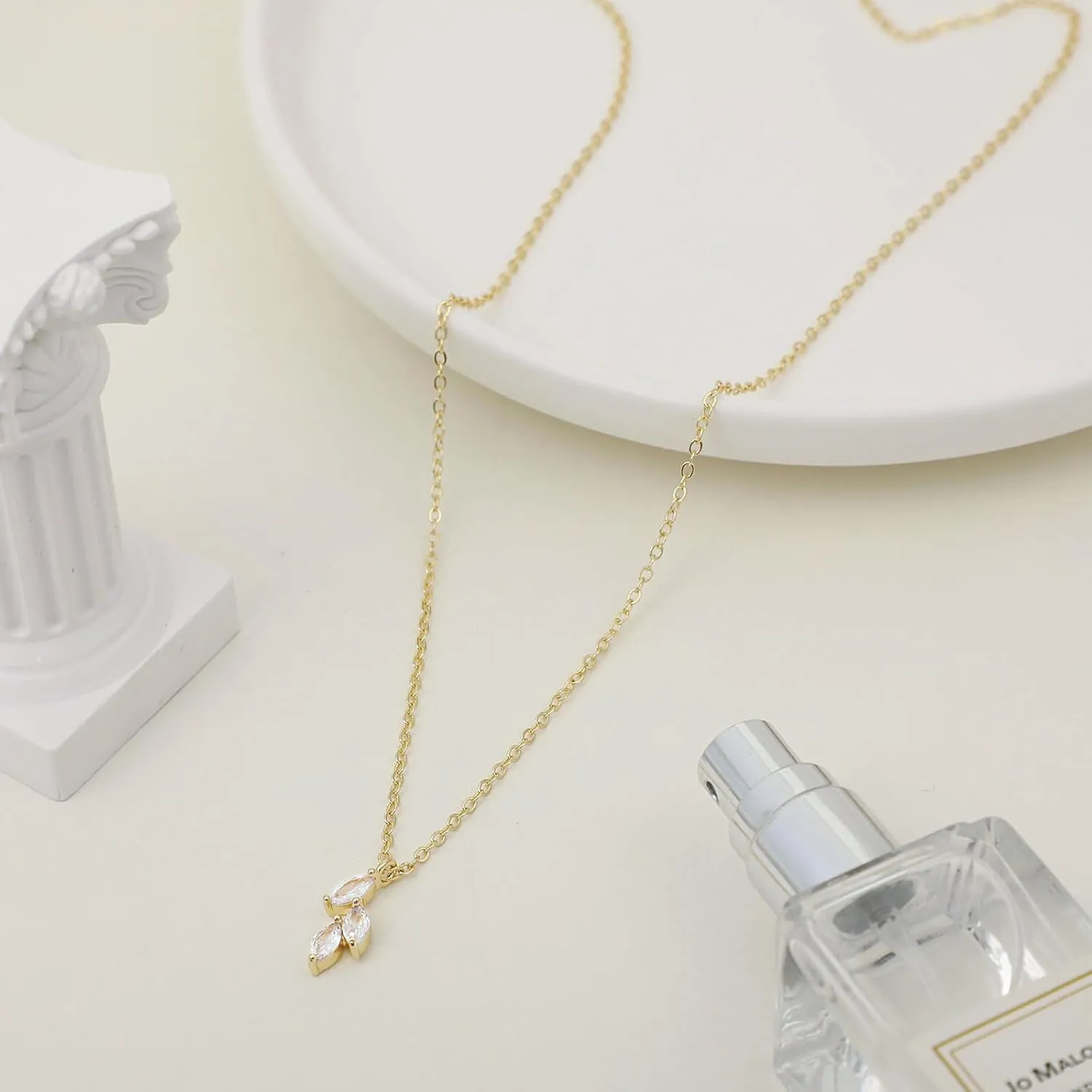 LEXODY Diamond Necklaces for Women, Dainty 14k Gold Plated Leaf Pendant Necklace Layered CZ Necklace Simple Choker Necklaces for Women Trendy Jewelry Gifts