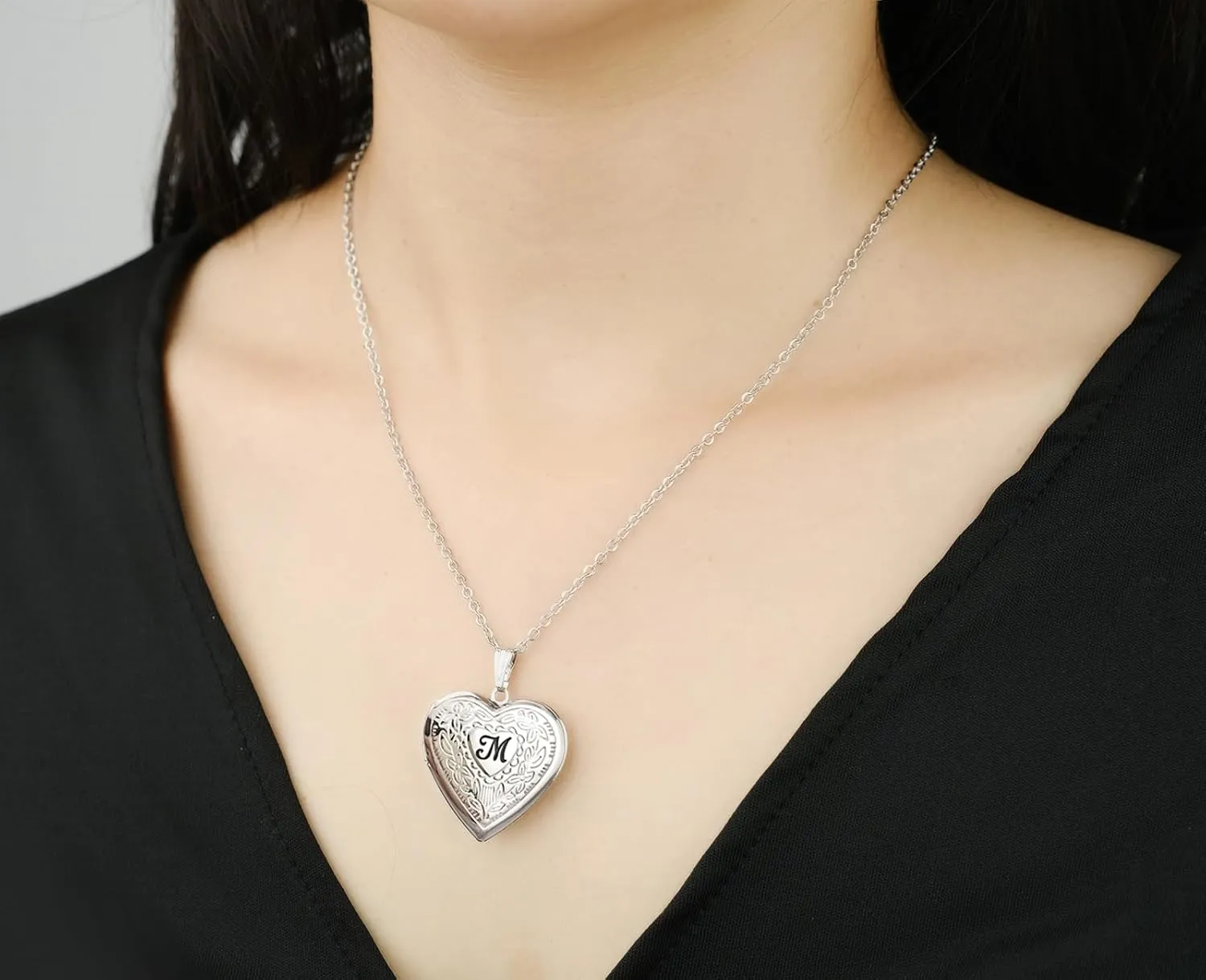 Locket Necklace Holds Pictures Alphabet Initial Letter Love Heart Lockets 18K Gold Plated Photo Memory Locket Necklaces Birthday Gifts