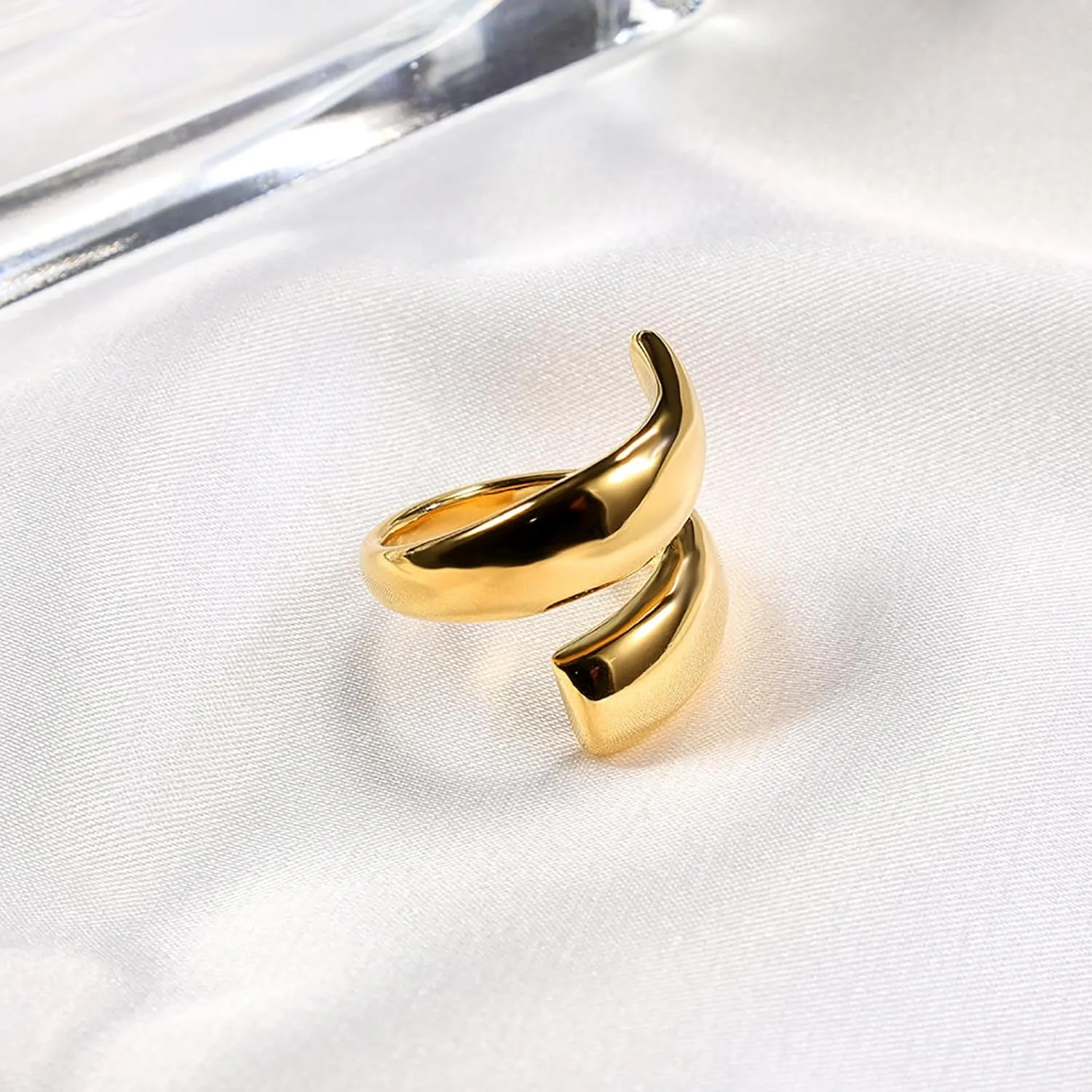 Loqimu Minimalist Twisted Band Rings Size 7 Gold Stainless Steel Midi Stackable Rings Thumb Index Finger Ring Chunky Rings for Women Teen Girls Jewelry