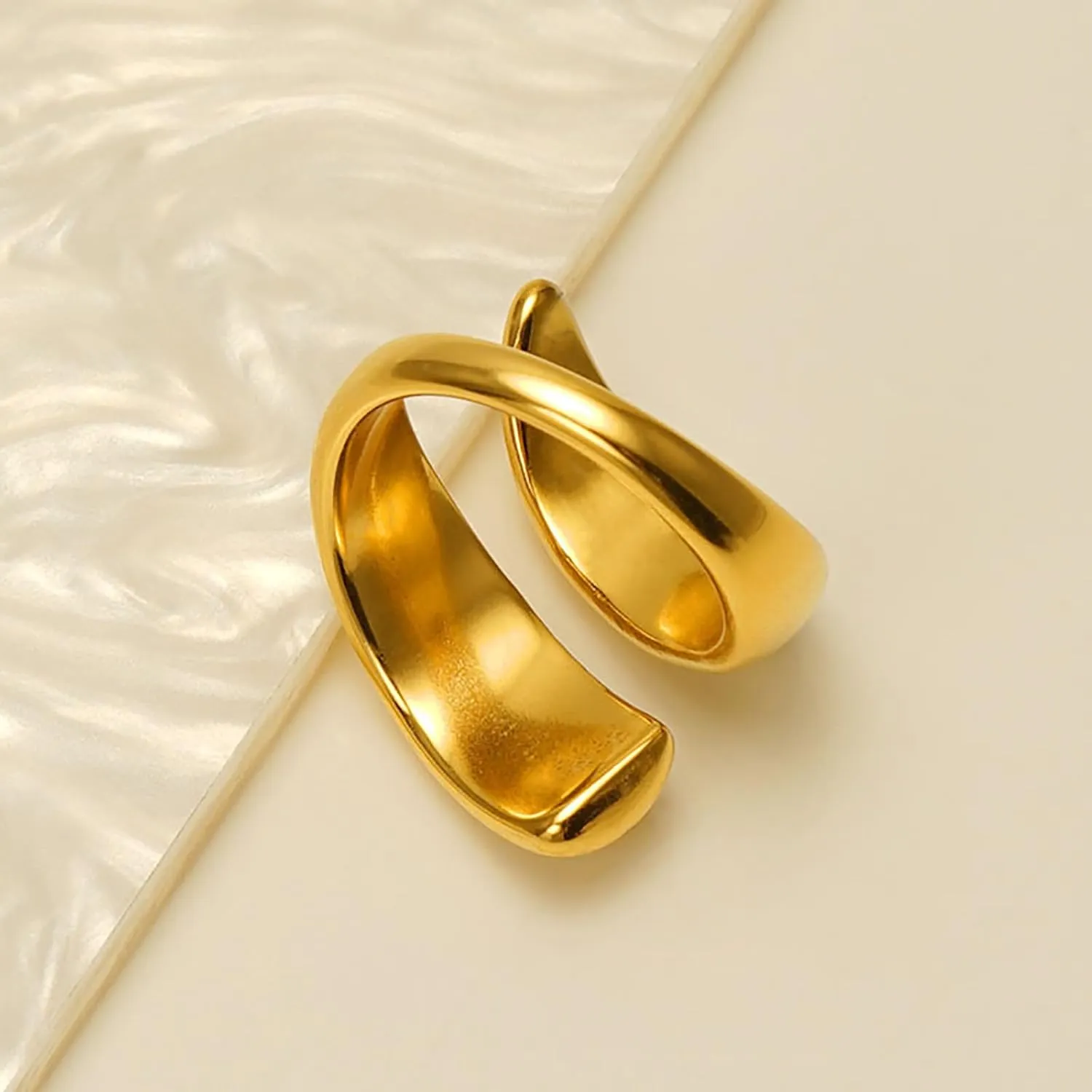 Loqimu Minimalist Twisted Band Rings Size 7 Gold Stainless Steel Midi Stackable Rings Thumb Index Finger Ring Chunky Rings for Women Teen Girls Jewelry