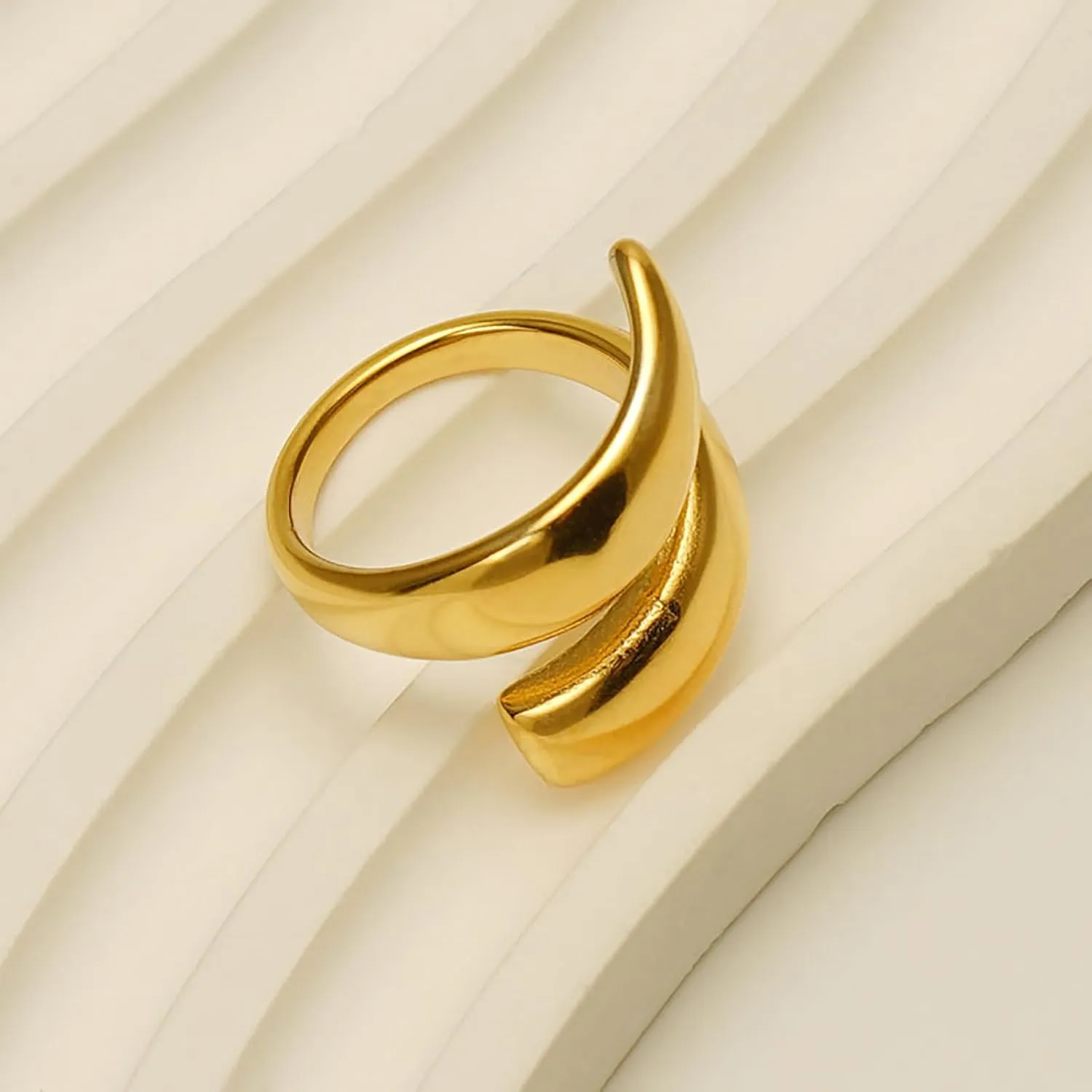 Loqimu Minimalist Twisted Band Rings Size 7 Gold Stainless Steel Midi Stackable Rings Thumb Index Finger Ring Chunky Rings for Women Teen Girls Jewelry