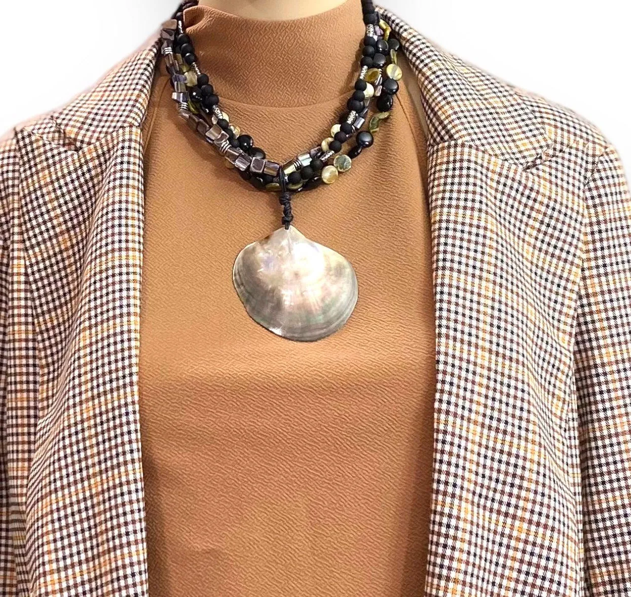 Mother of Pearl Shell Choker Necklace