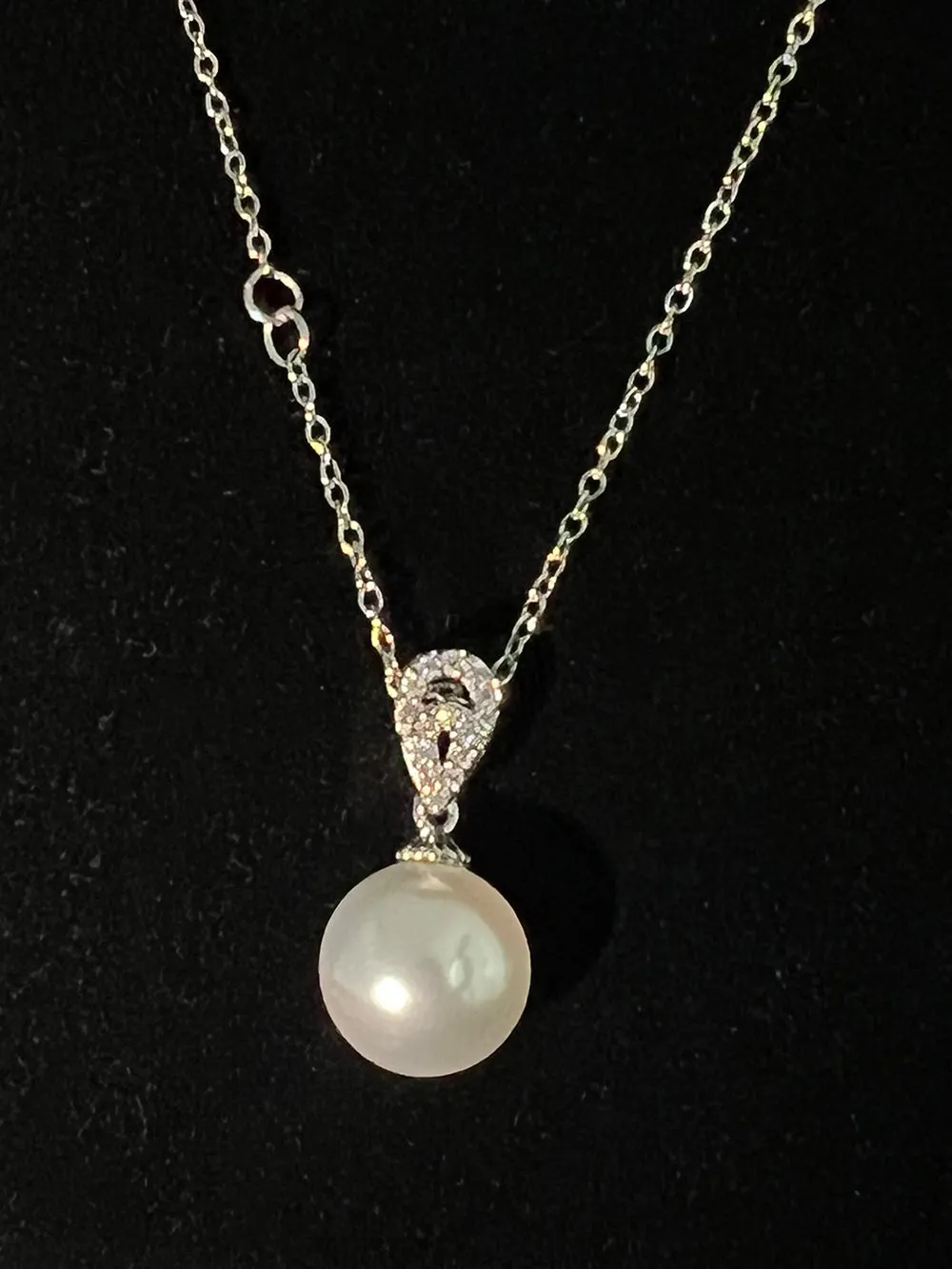 MUKTANK Single Bead Pendant Necklace