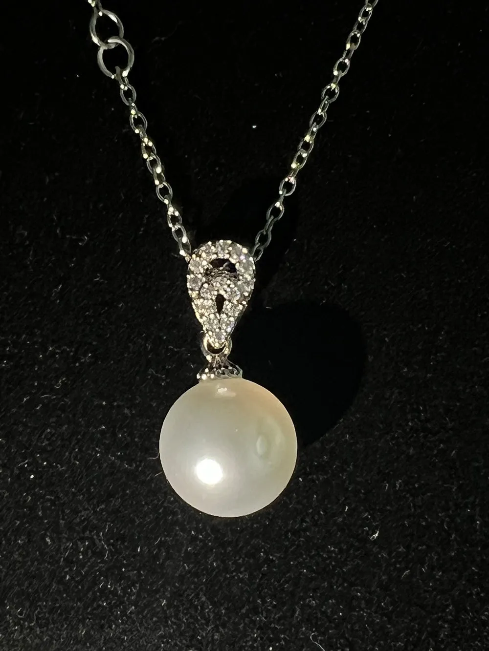 MUKTANK Single Bead Pendant Necklace