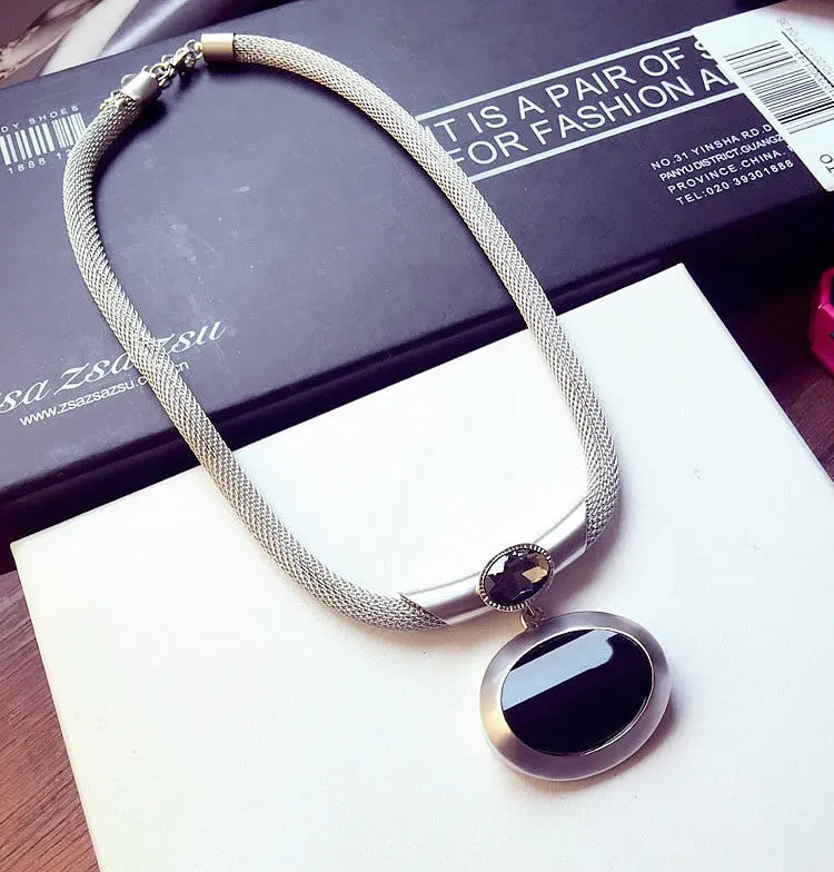 New Arrival Women Pendant Necklaces All-match Elegant Black Beaded Necklace Exaggerated Clavicle Chain Accessories