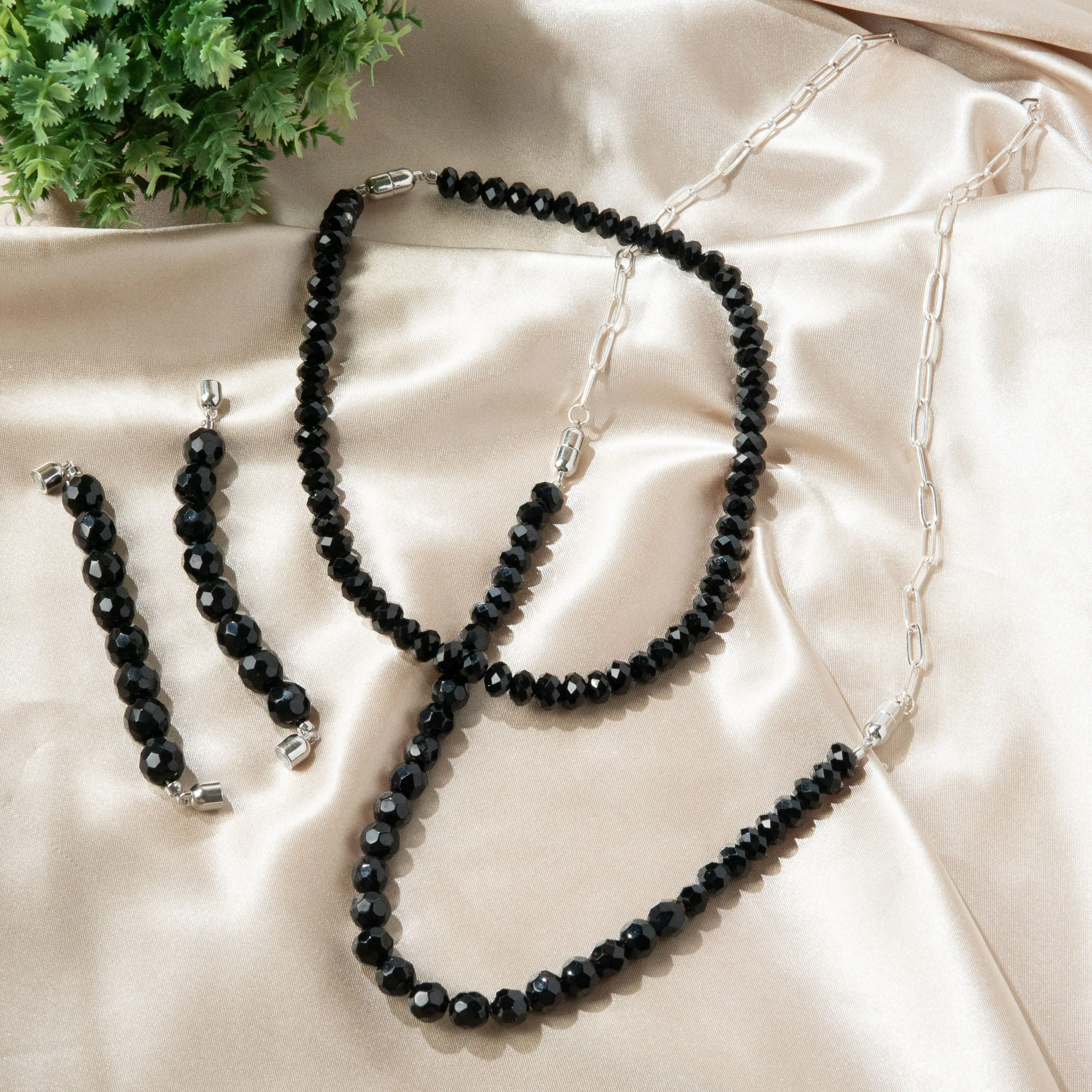 Night Onyx Magnetique Necklace Set