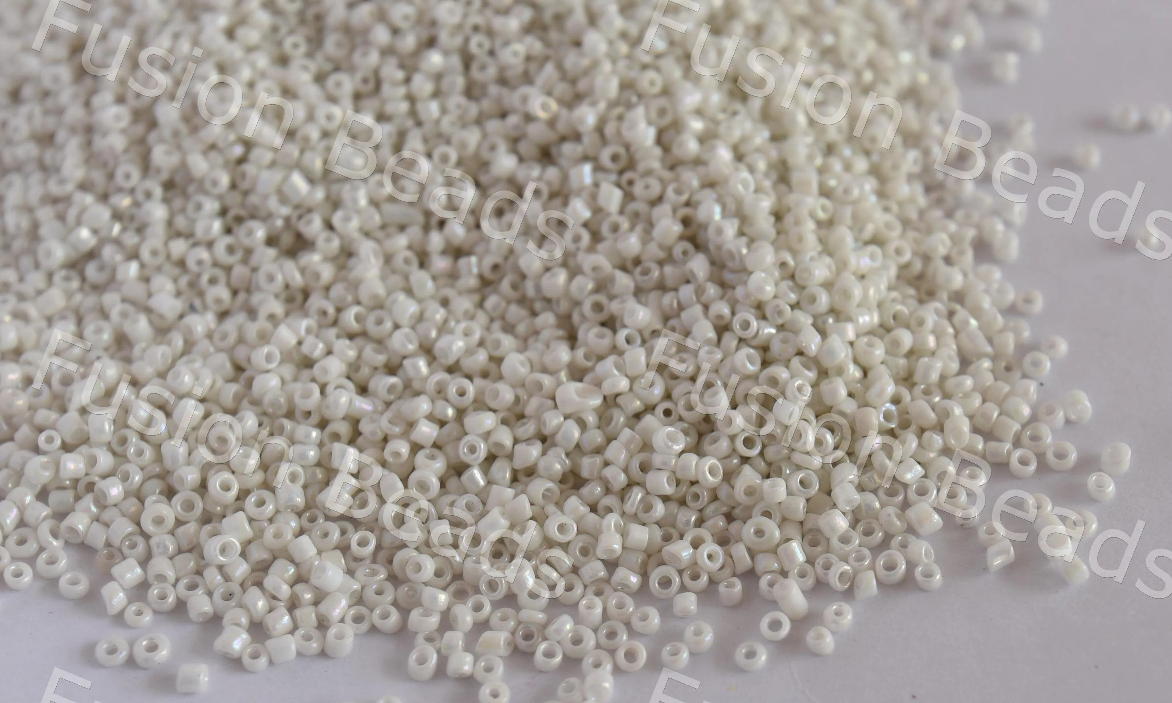 Opaque Rainbow White Round Rocailles Seed Beads